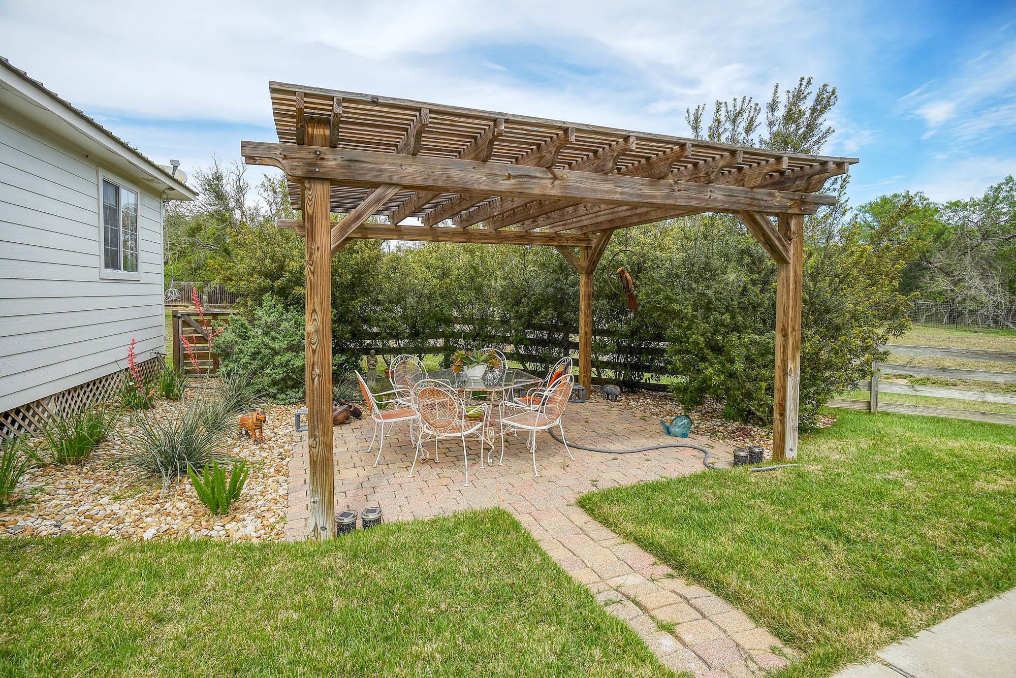 358 Lower Red Rock Rd, Bastrop, TX 78602