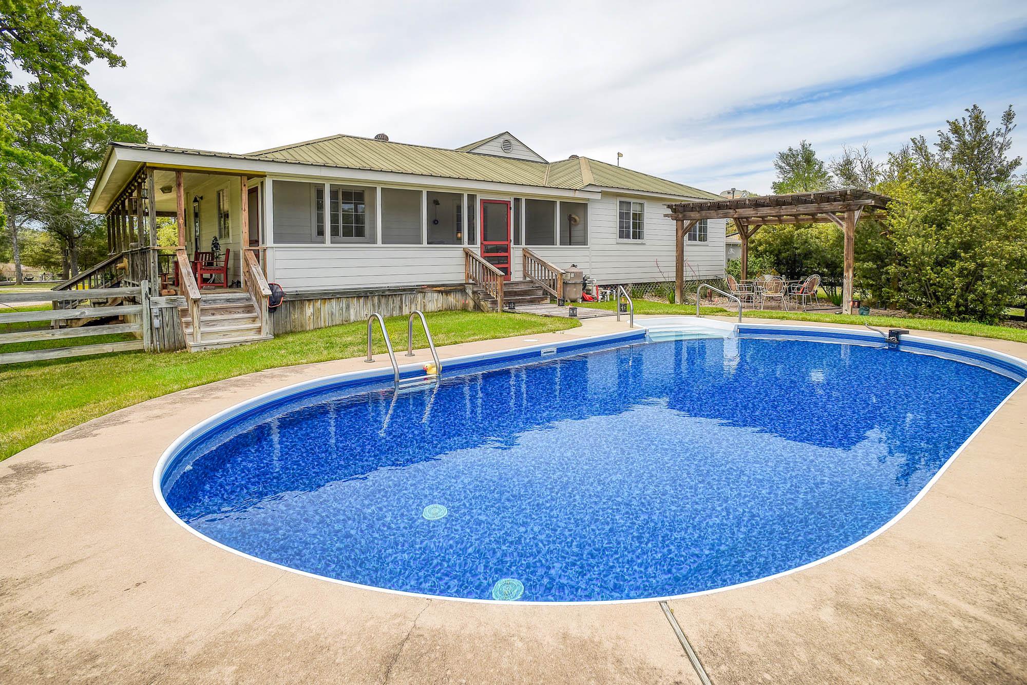 358 Lower Red Rock Rd, Bastrop, TX 78602