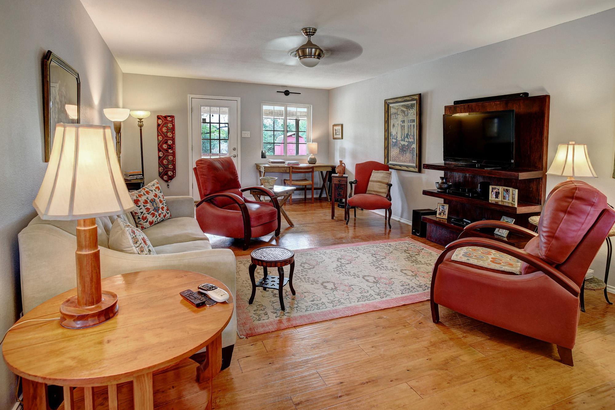 358 Lower Red Rock Rd, Bastrop, TX 78602