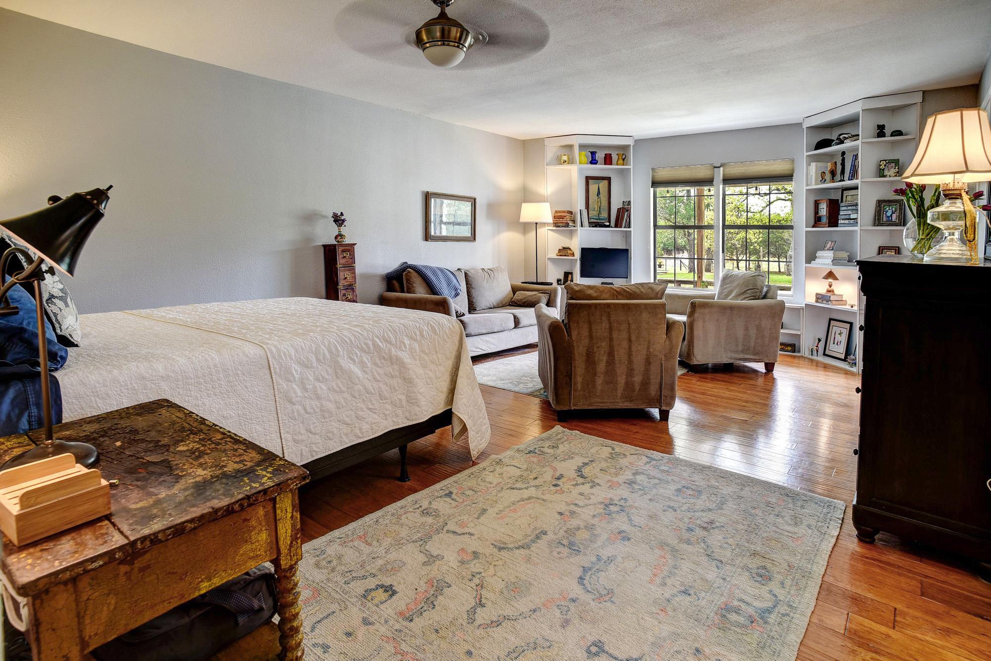 358 Lower Red Rock Rd, Bastrop, TX 78602