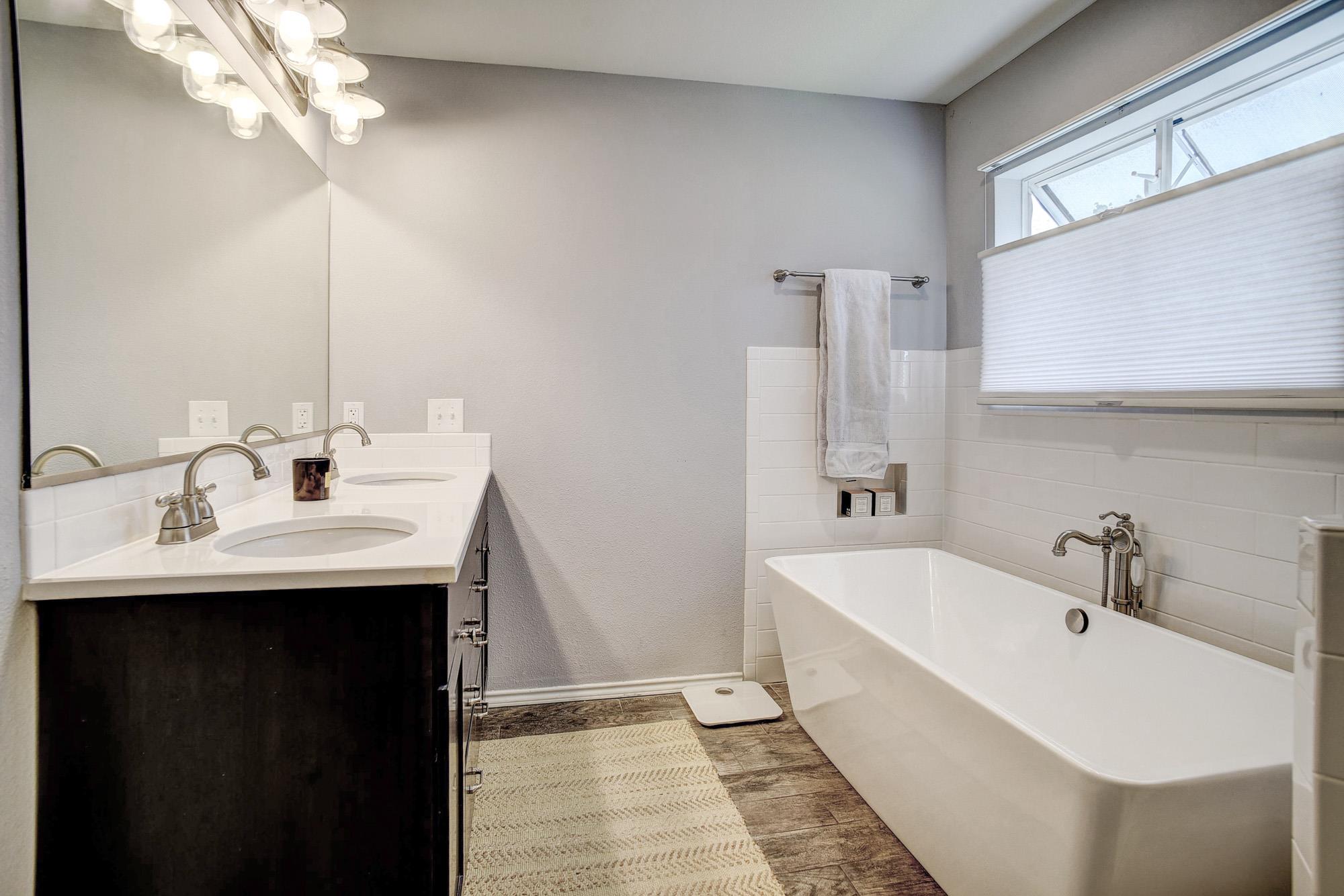 358 Lower Red Rock Rd, Bastrop, TX 78602