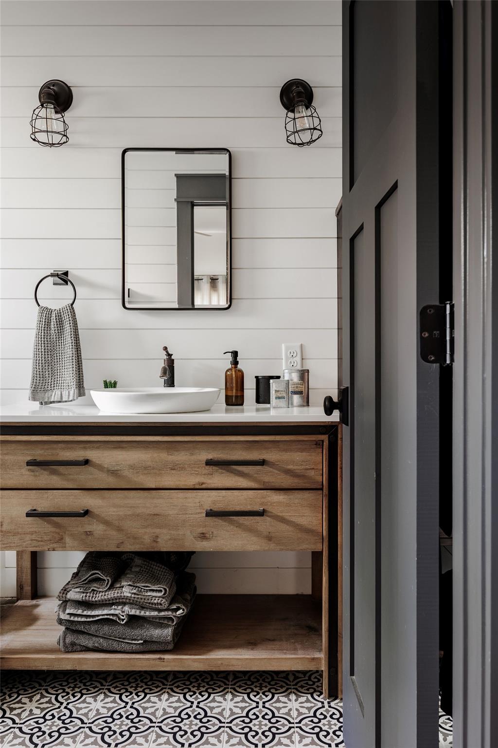 1910 Holly St, Austin, TX 78702