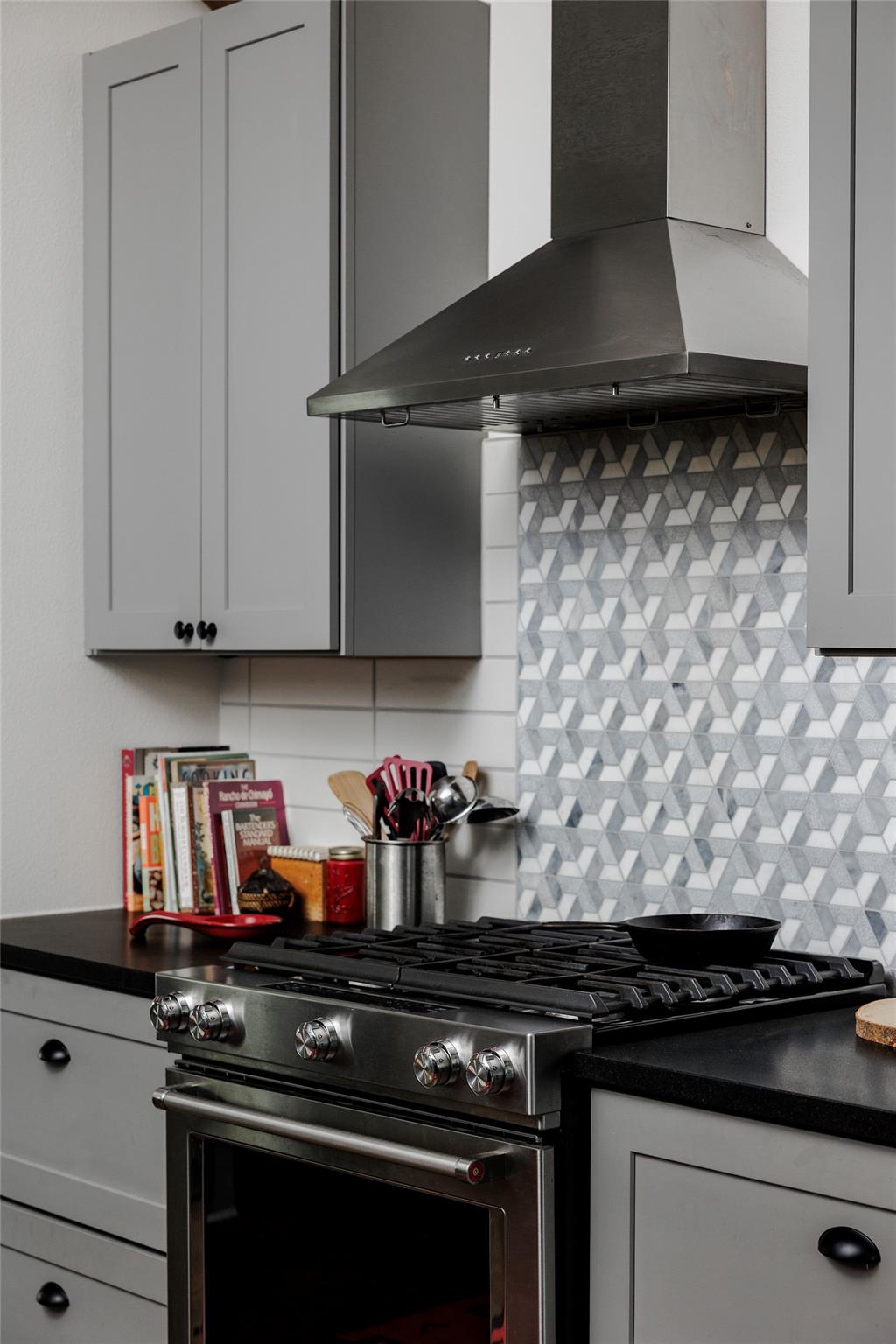 1910 Holly St, Austin, TX 78702