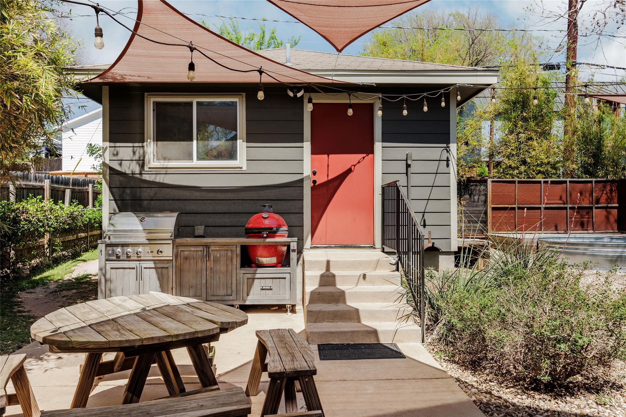 1910 Holly St, Austin, TX 78702