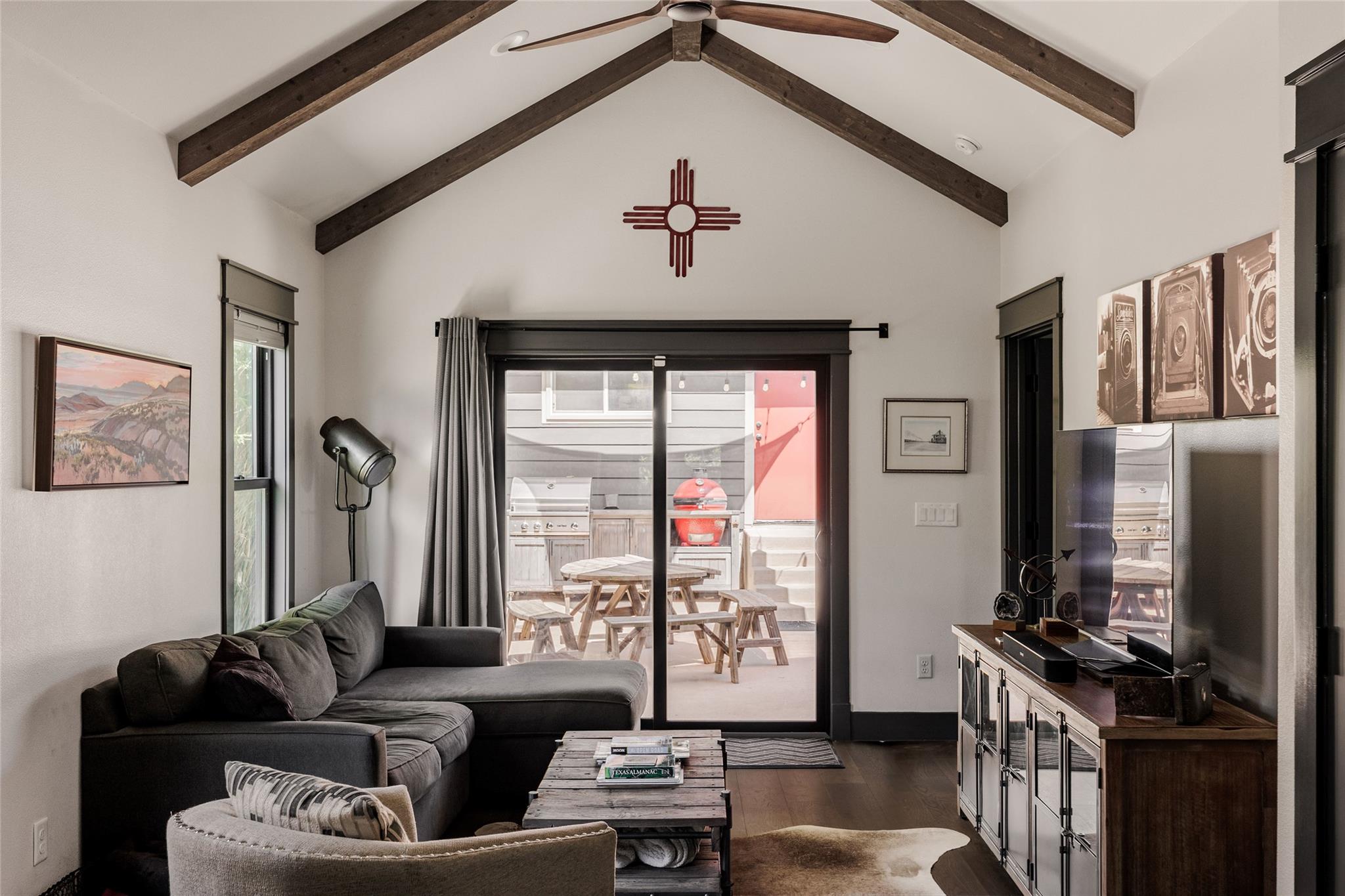 1910 Holly St, Austin, TX 78702