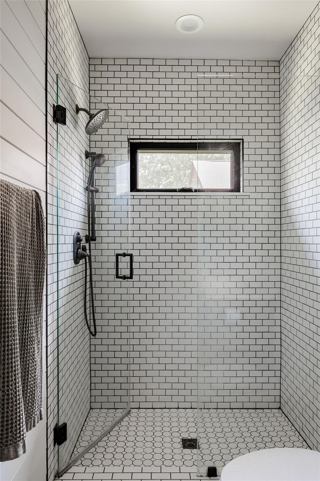 1910 Holly St, Austin, TX 78702