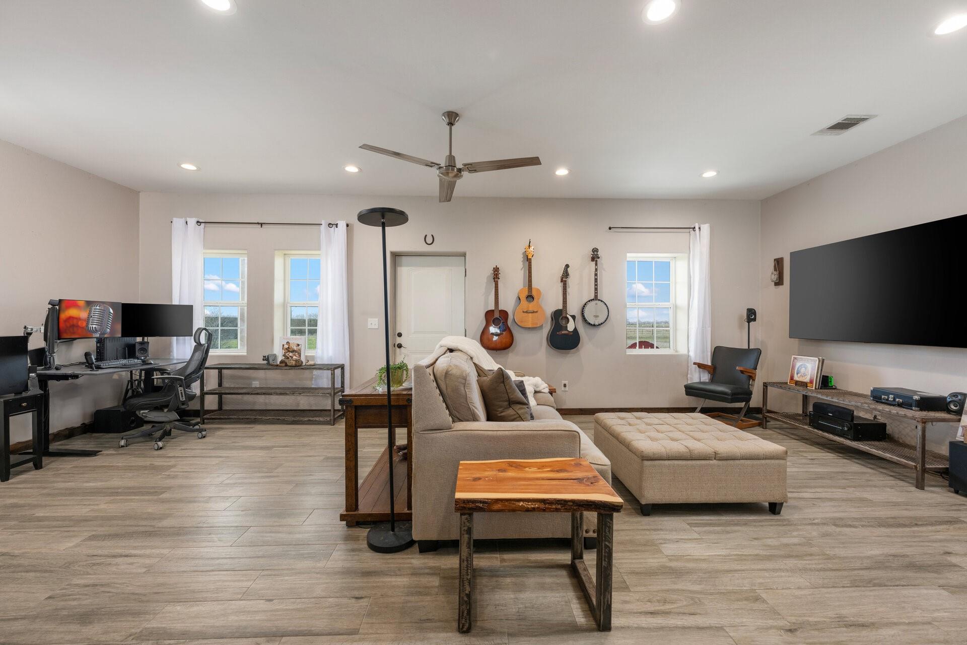 700 County Road 466, Elgin, TX 78621