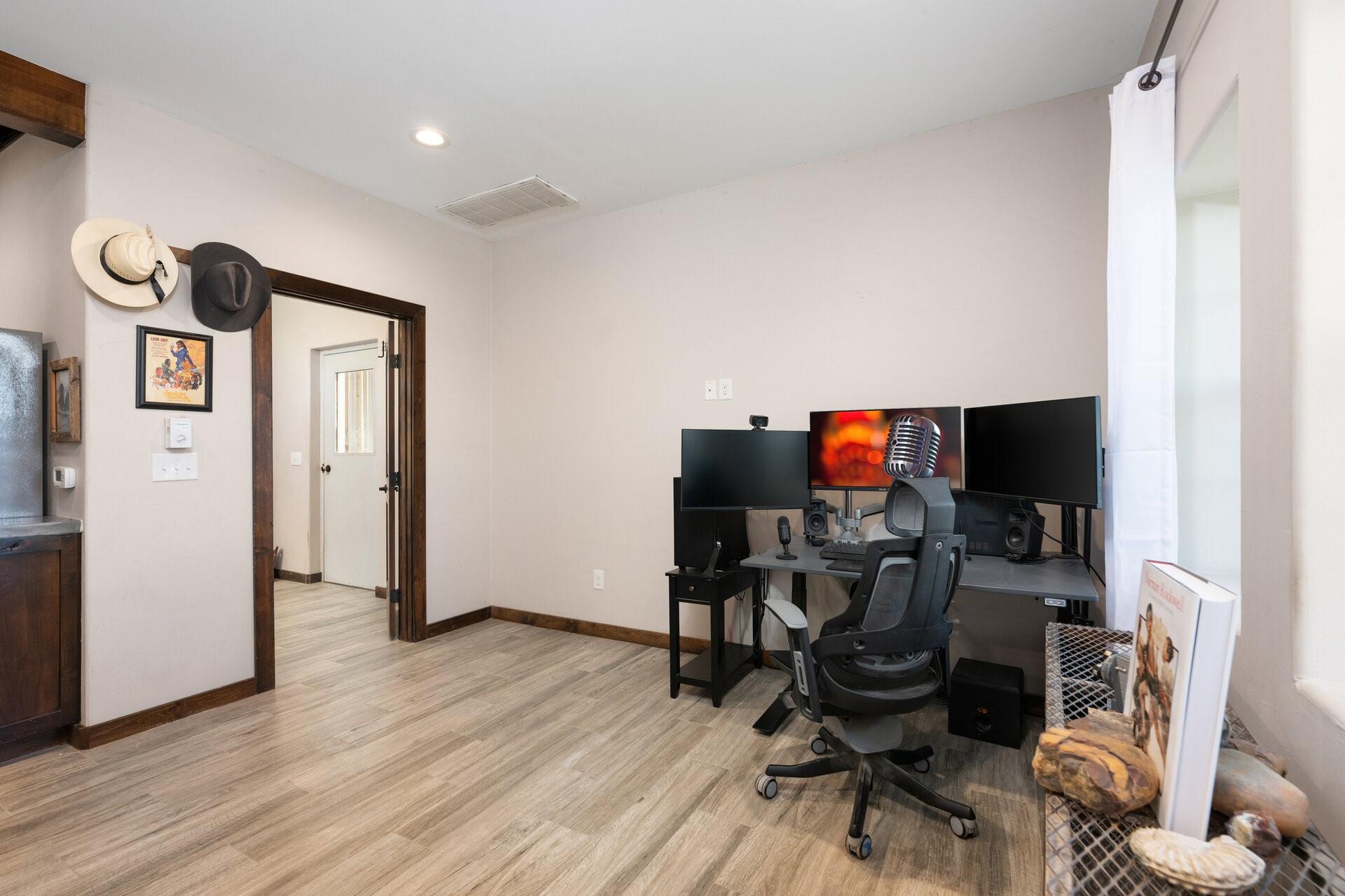 700 County Road 466, Elgin, TX 78621