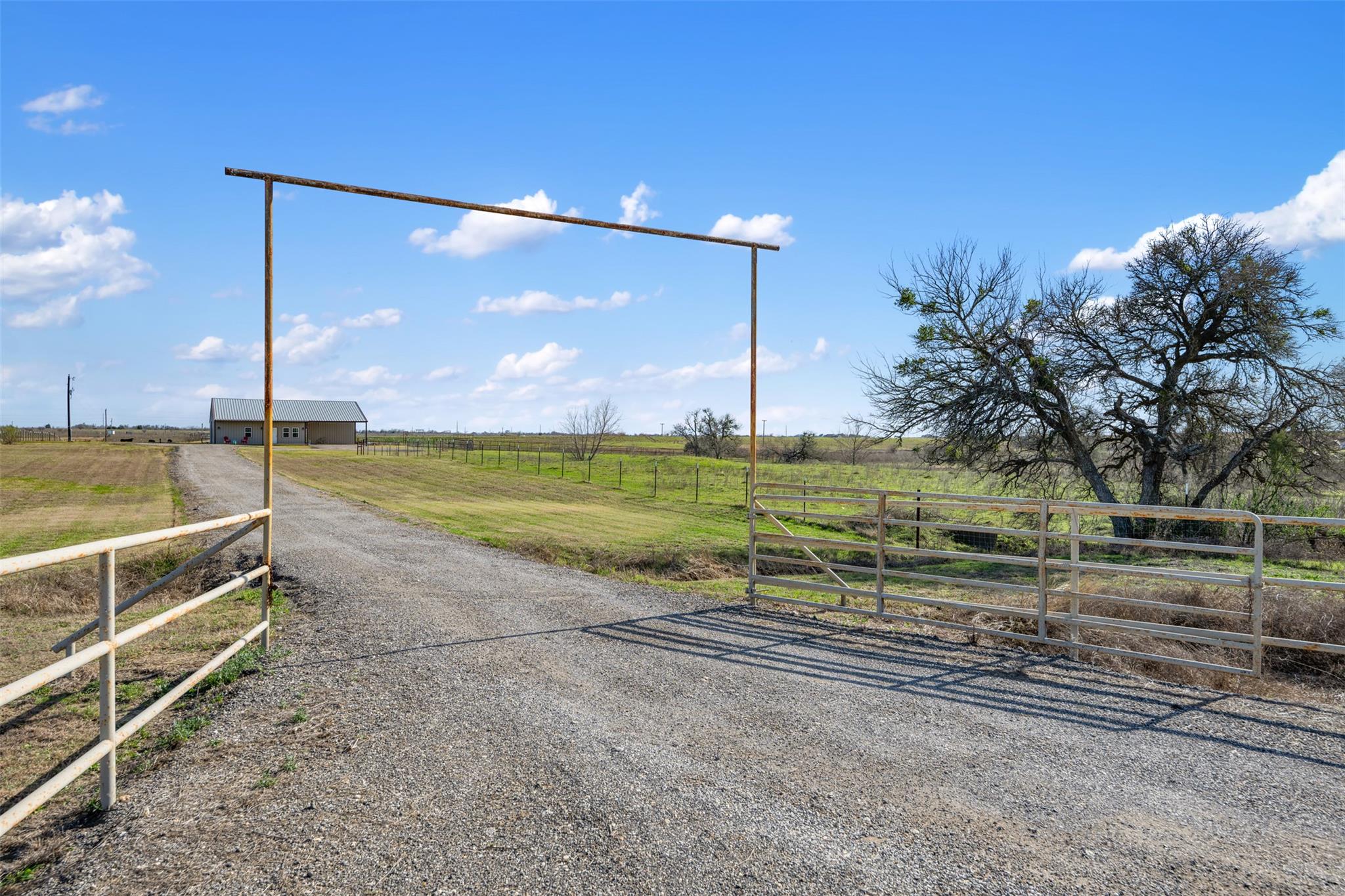 700 County Road 466, Elgin, TX 78621