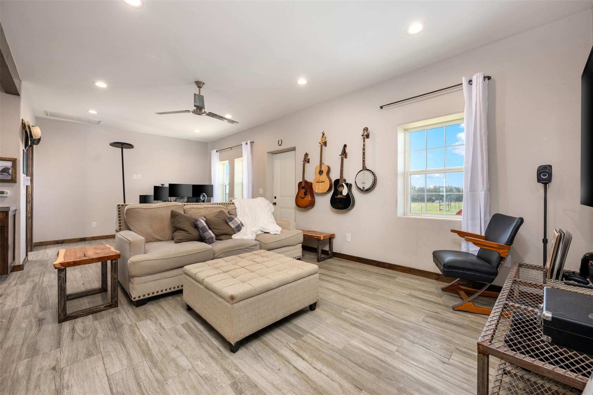 700 County Road 466, Elgin, TX 78621