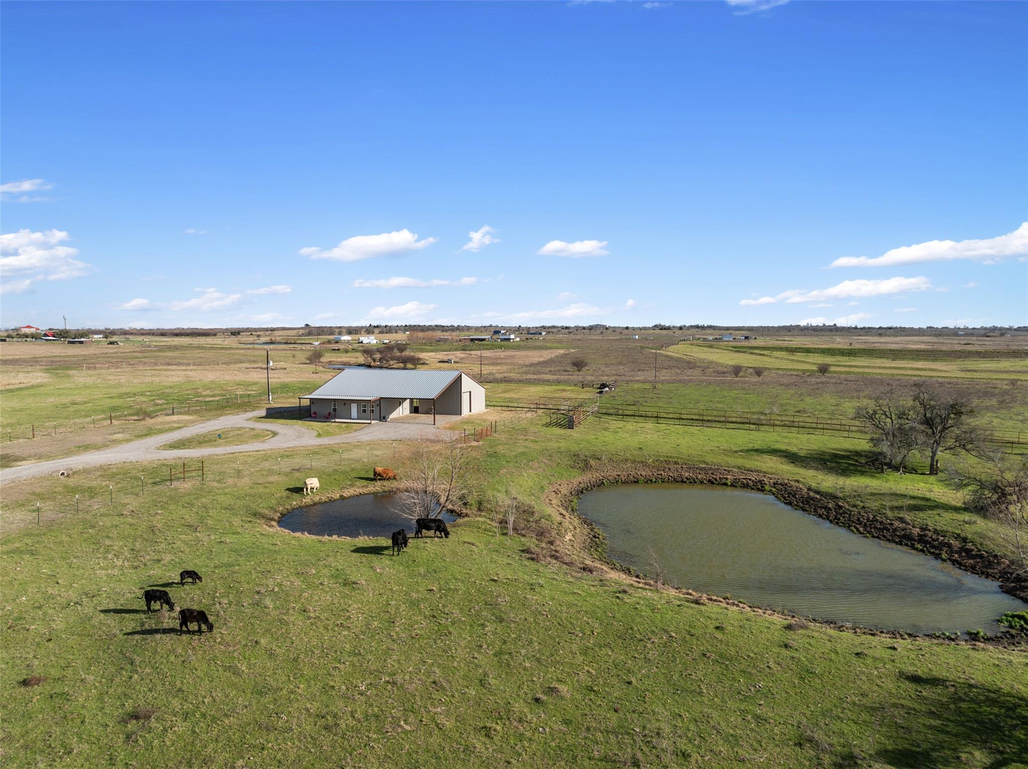 700 County Road 466, Elgin, TX 78621