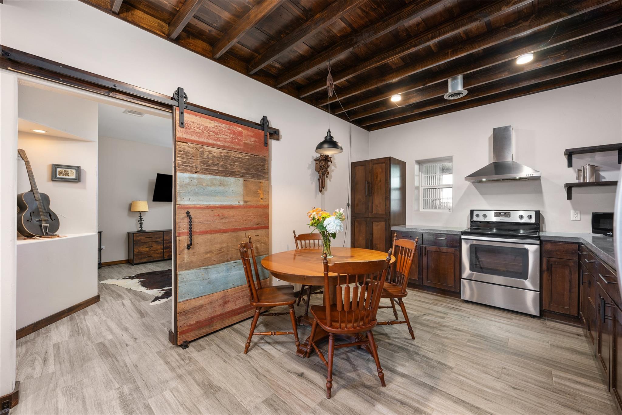 700 County Road 466, Elgin, TX 78621