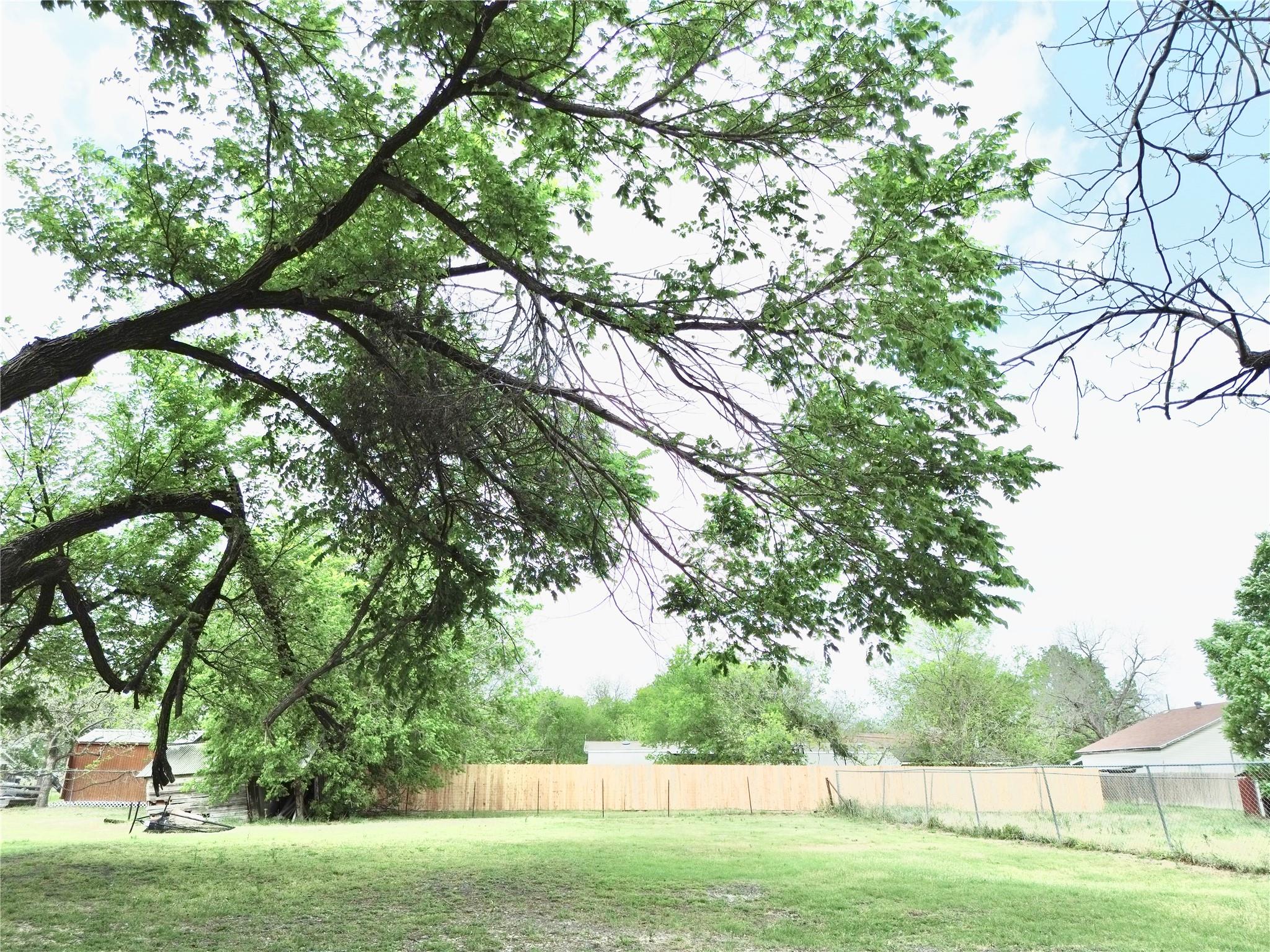 303 E Wolf St, Granger, TX 76530