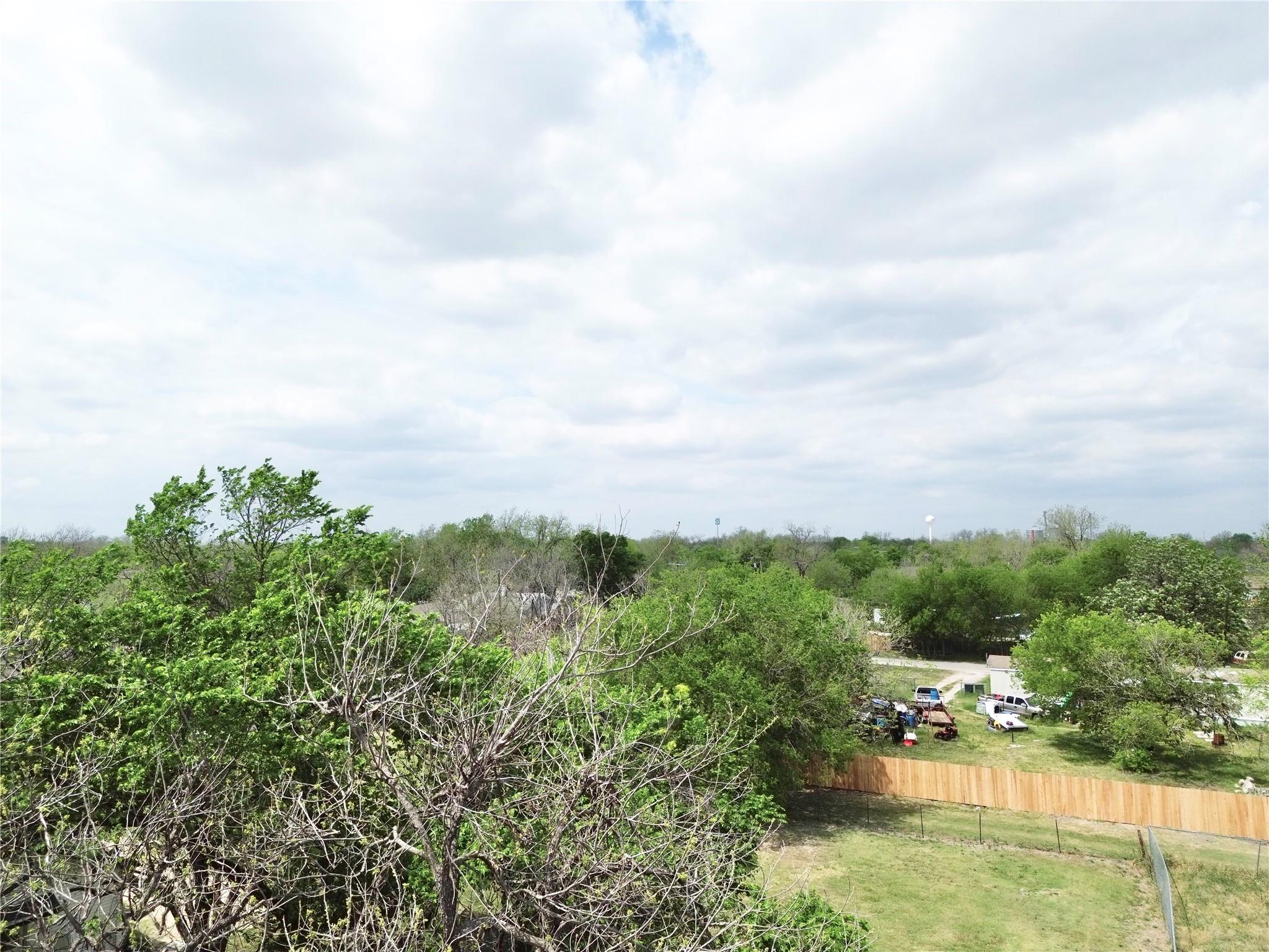 303 E Wolf St, Granger, TX 76530