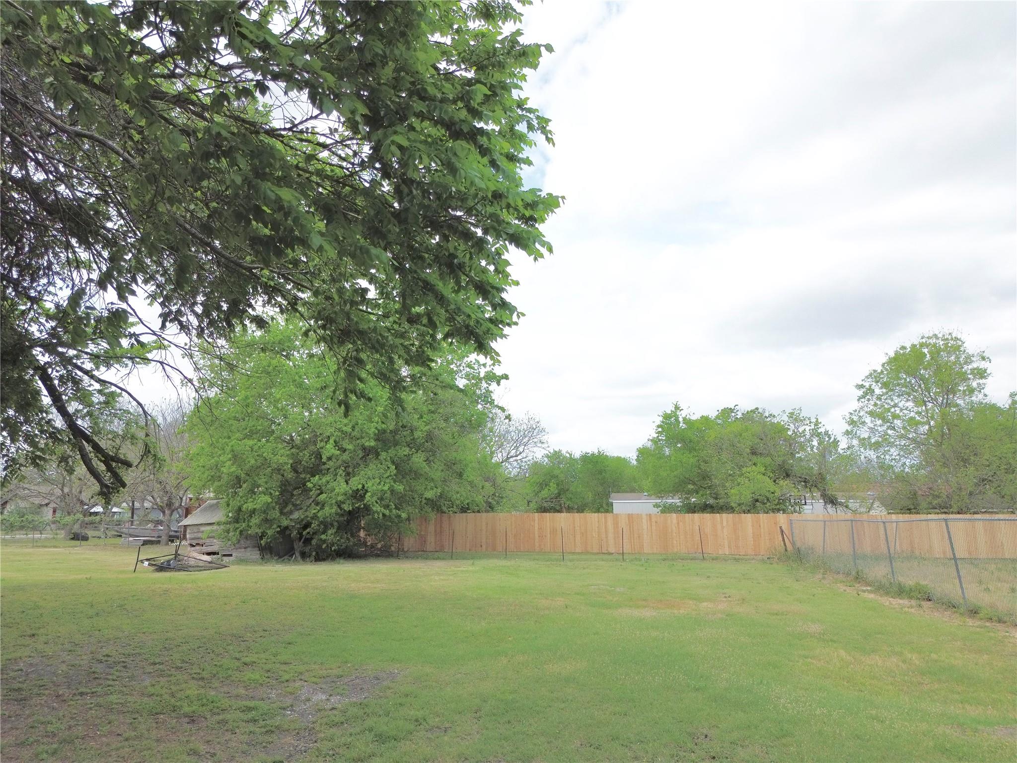 303 E Wolf St, Granger, TX 76530