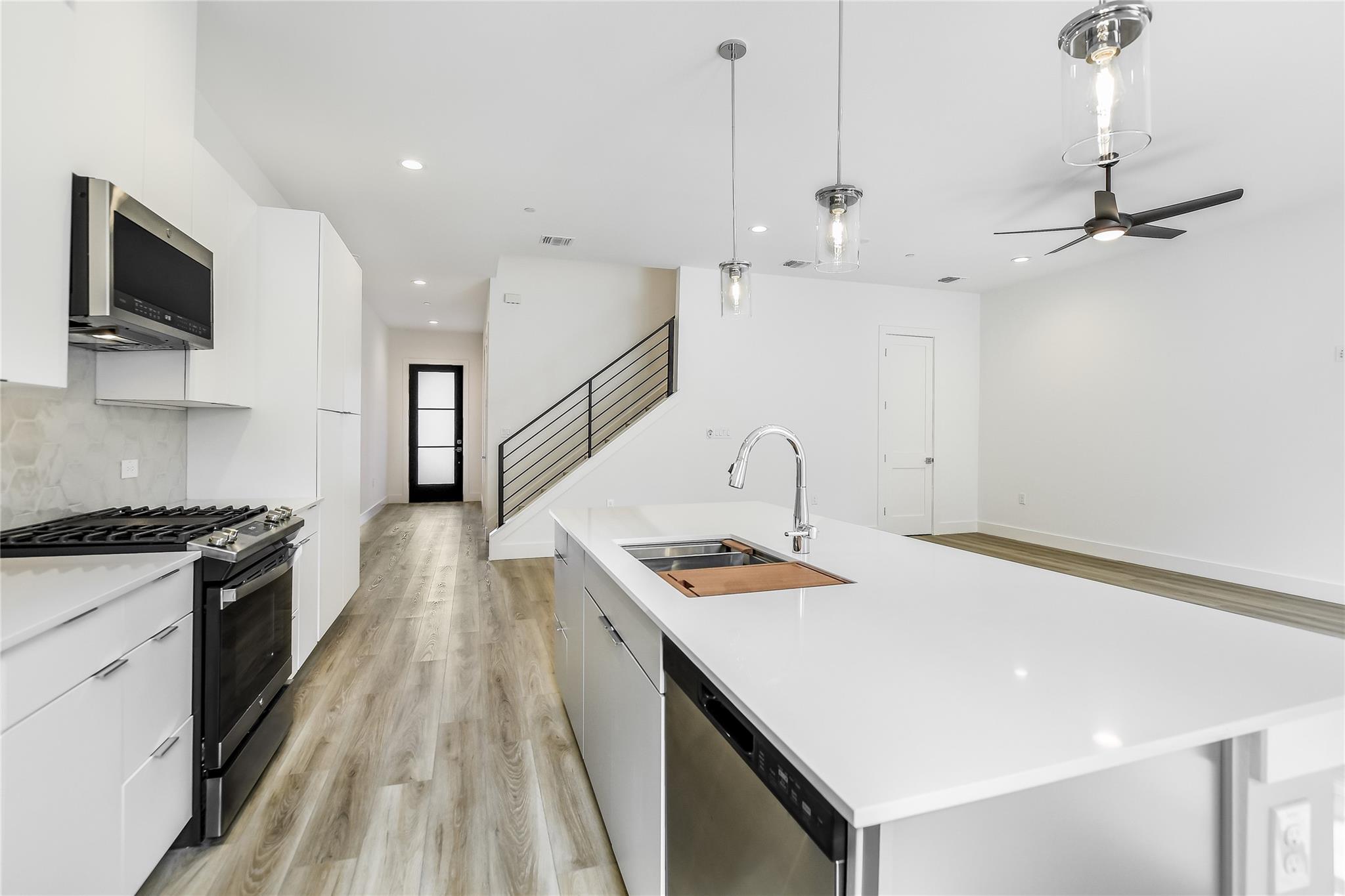 590 Old Mill Rd # 117, Cedar Park, TX 78613