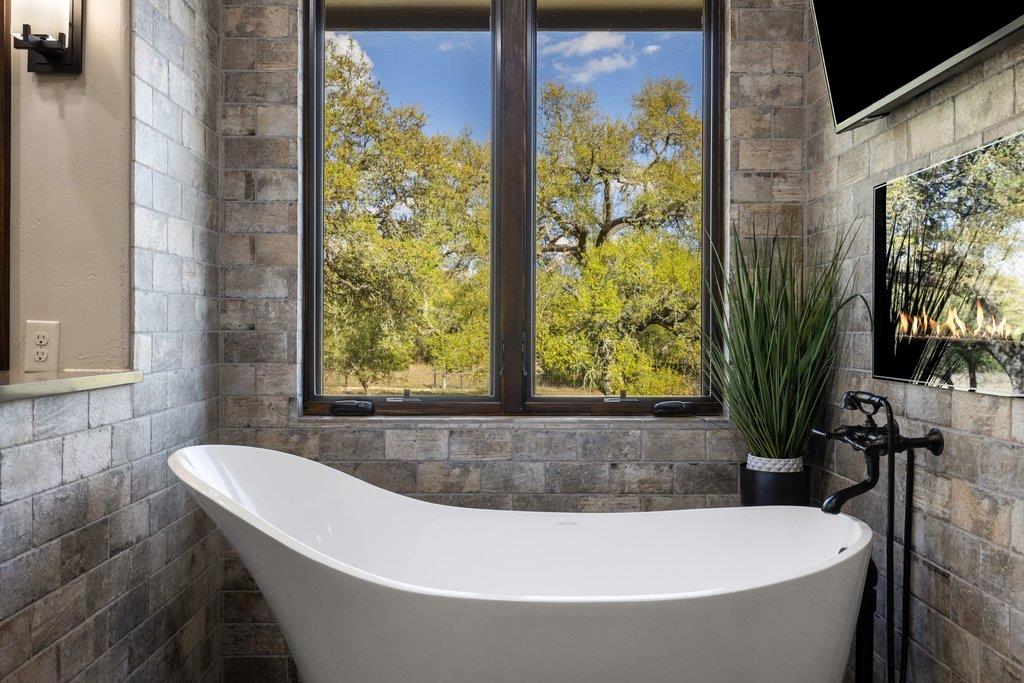 10150 FM 967, Buda, TX 78610