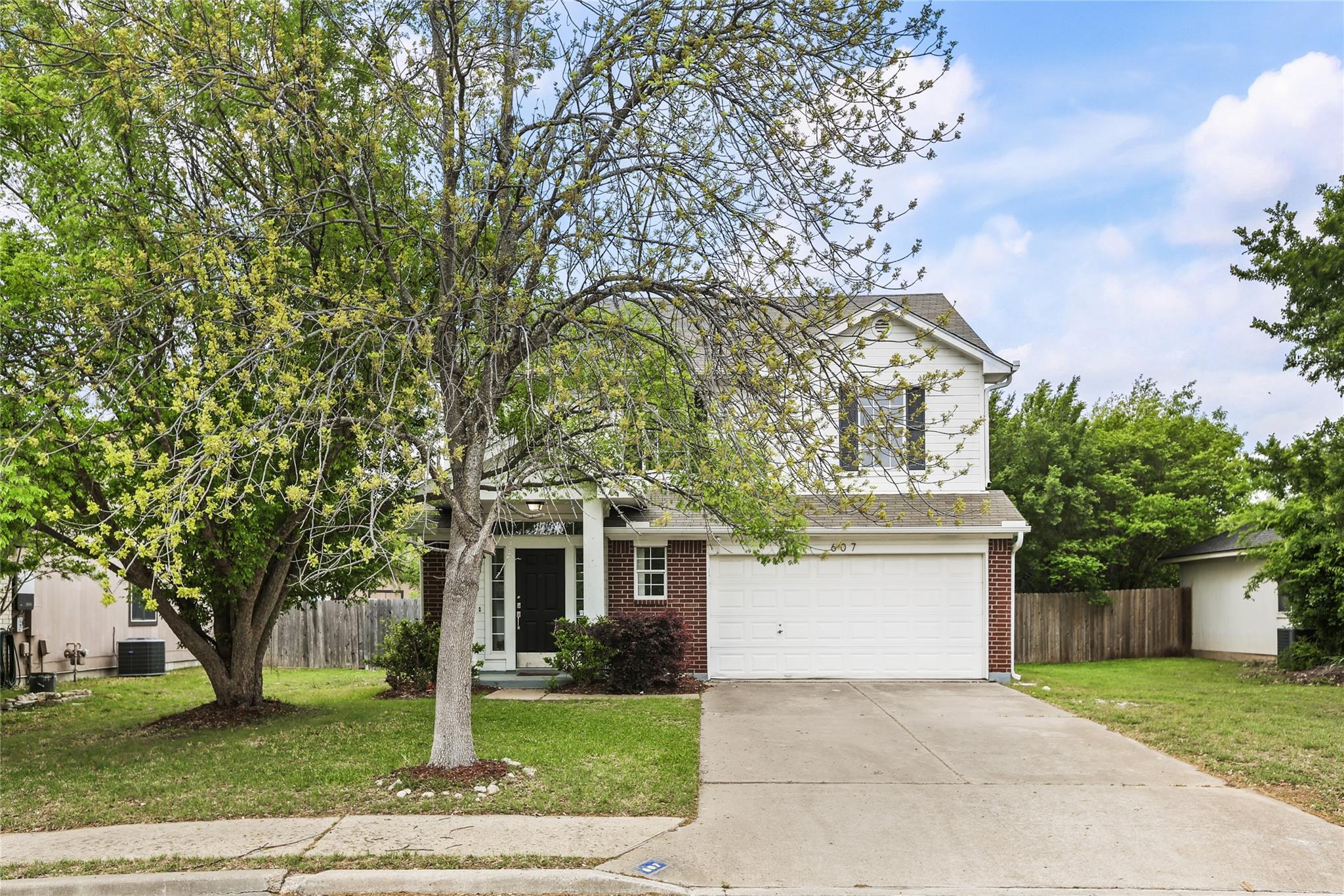 607 Sparkling Brook Ln, Leander, TX 78641