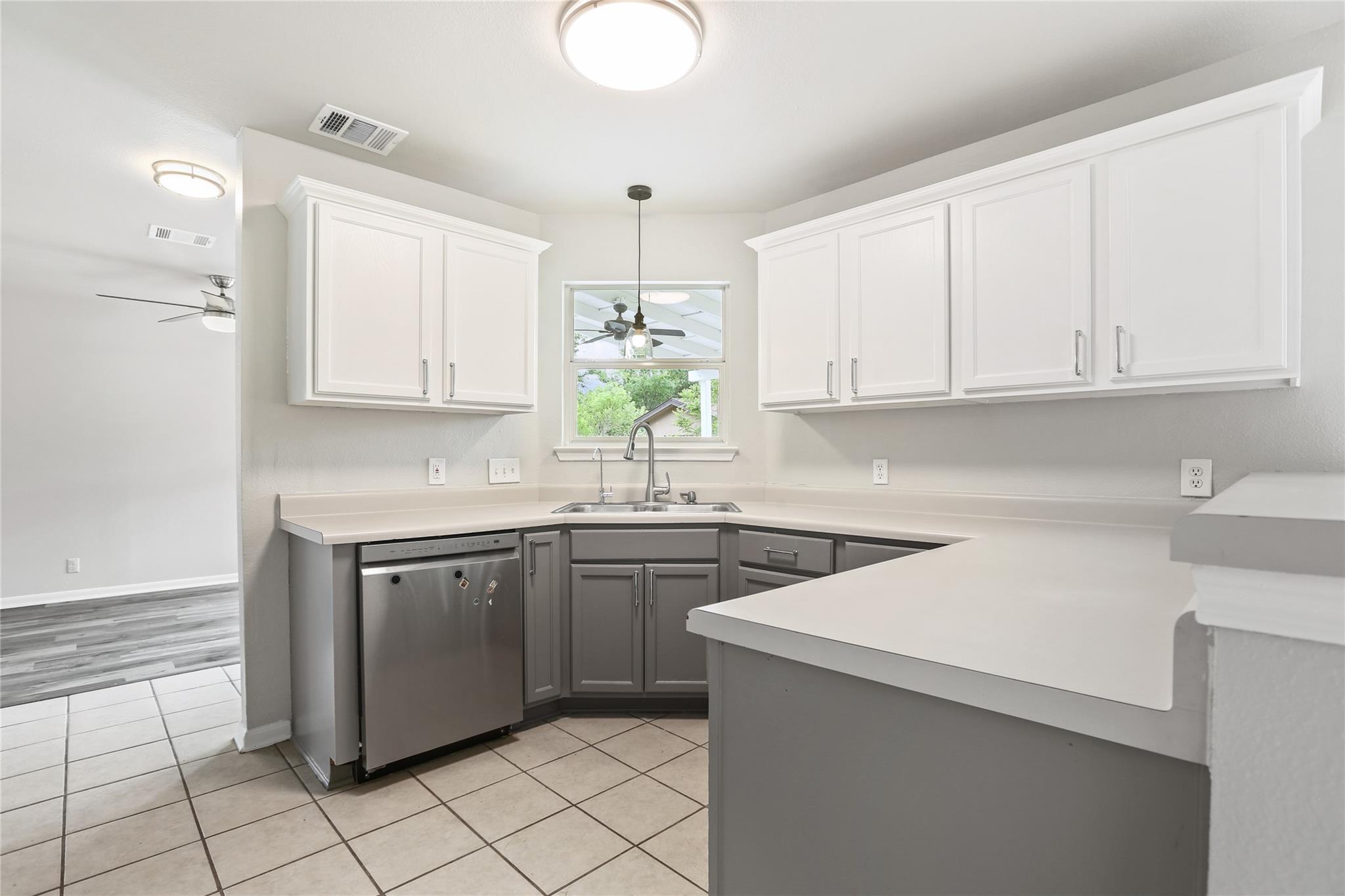 607 Sparkling Brook Ln, Leander, TX 78641