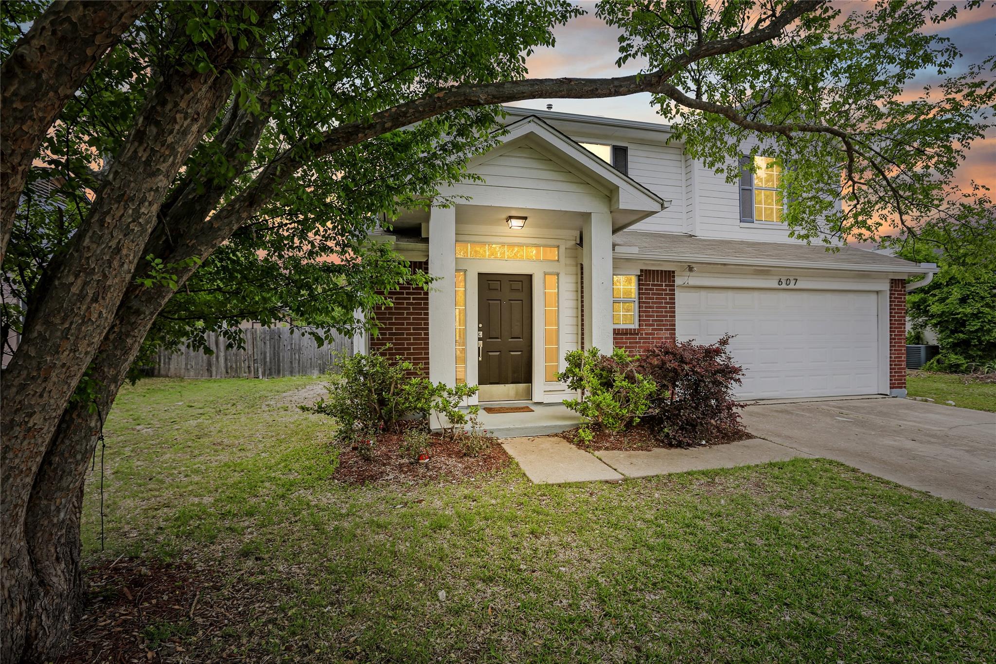 607 Sparkling Brook Ln, Leander, TX 78641