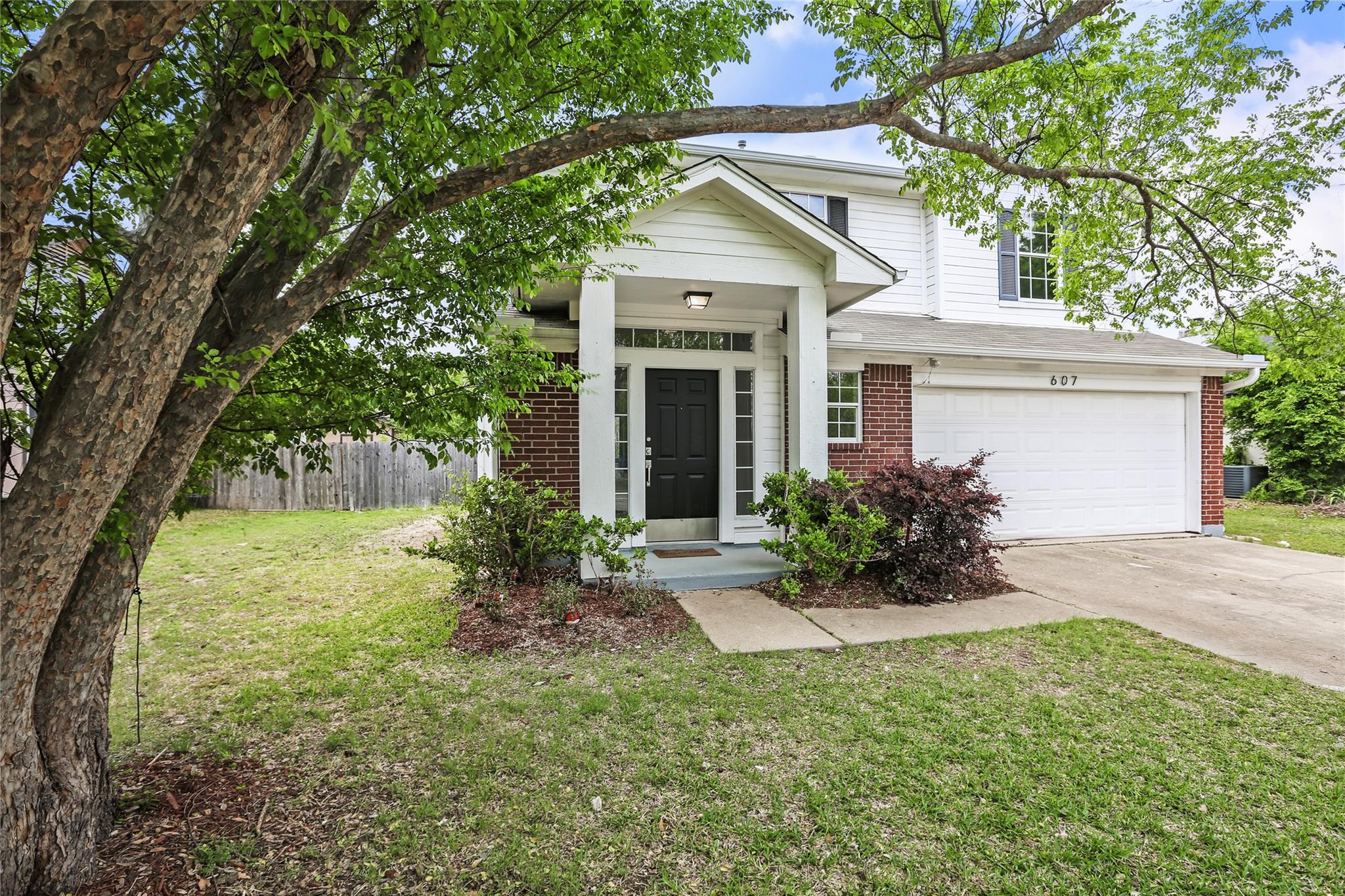 607 Sparkling Brook Ln, Leander, TX 78641