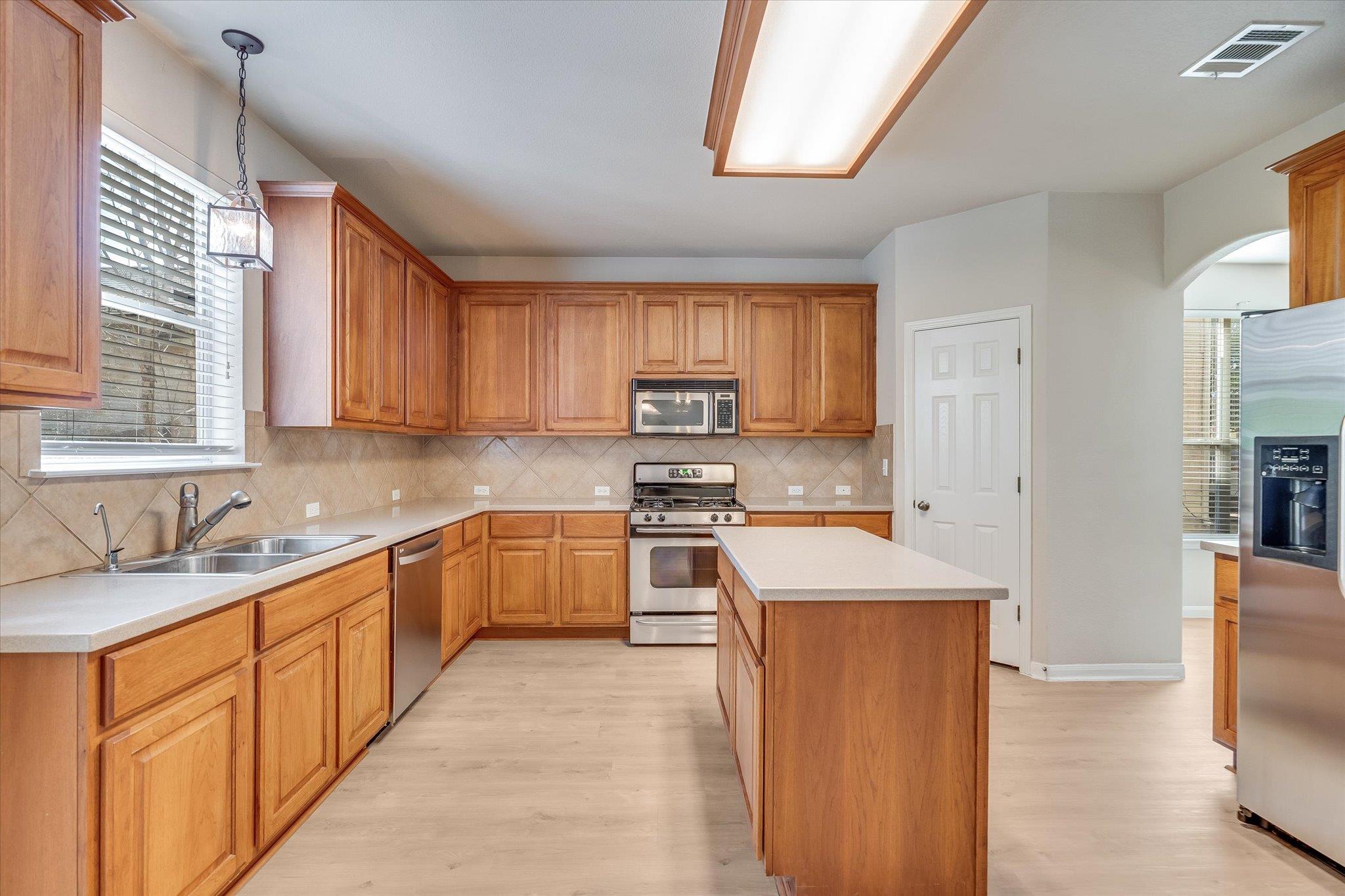 4029 Lake Edge Way, Pflugerville, TX 78660