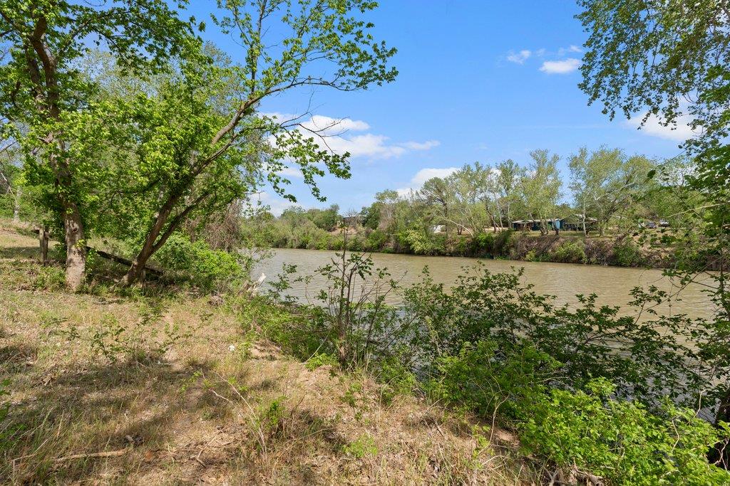 154 Shoreline Dr, Bastrop, TX 78602