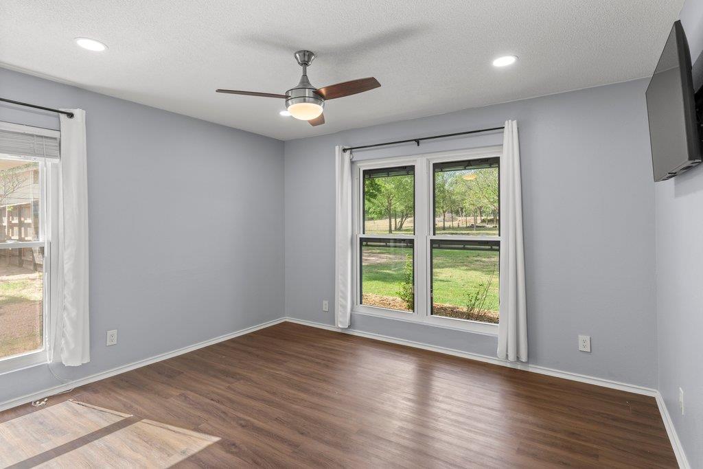 154 Shoreline Dr, Bastrop, TX 78602