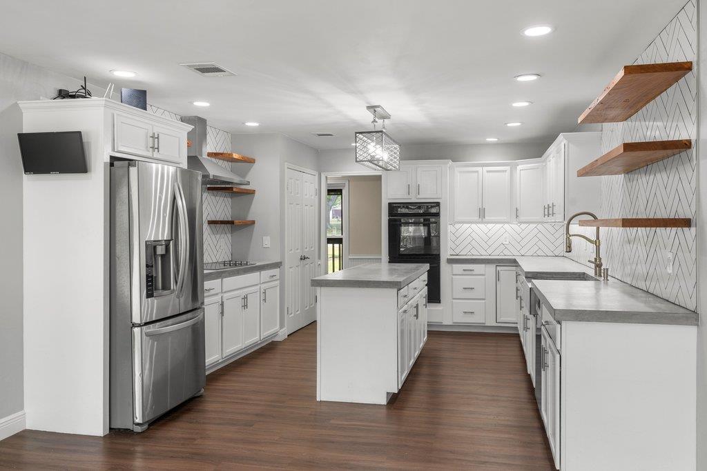 154 Shoreline Dr, Bastrop, TX 78602