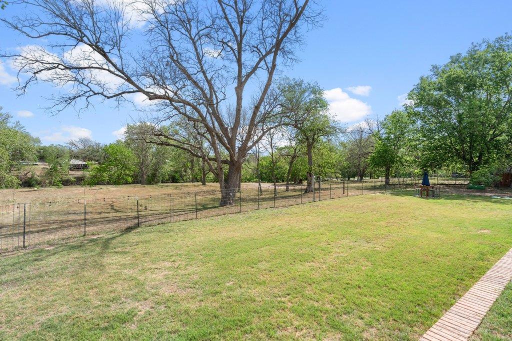 154 Shoreline Dr, Bastrop, TX 78602