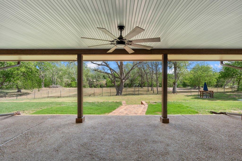 154 Shoreline Dr, Bastrop, TX 78602