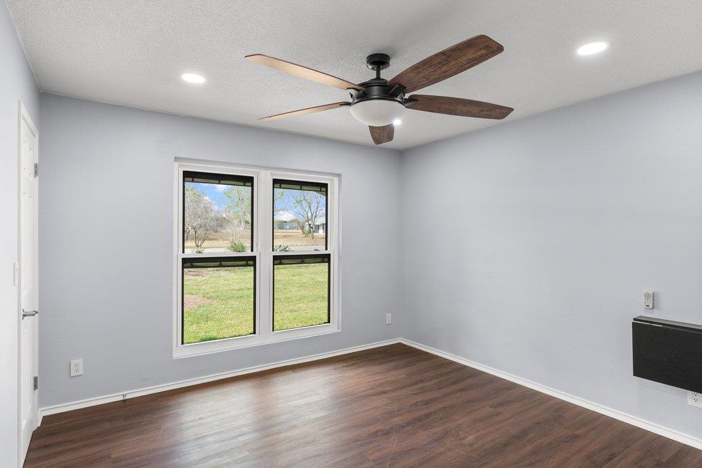 154 Shoreline Dr, Bastrop, TX 78602