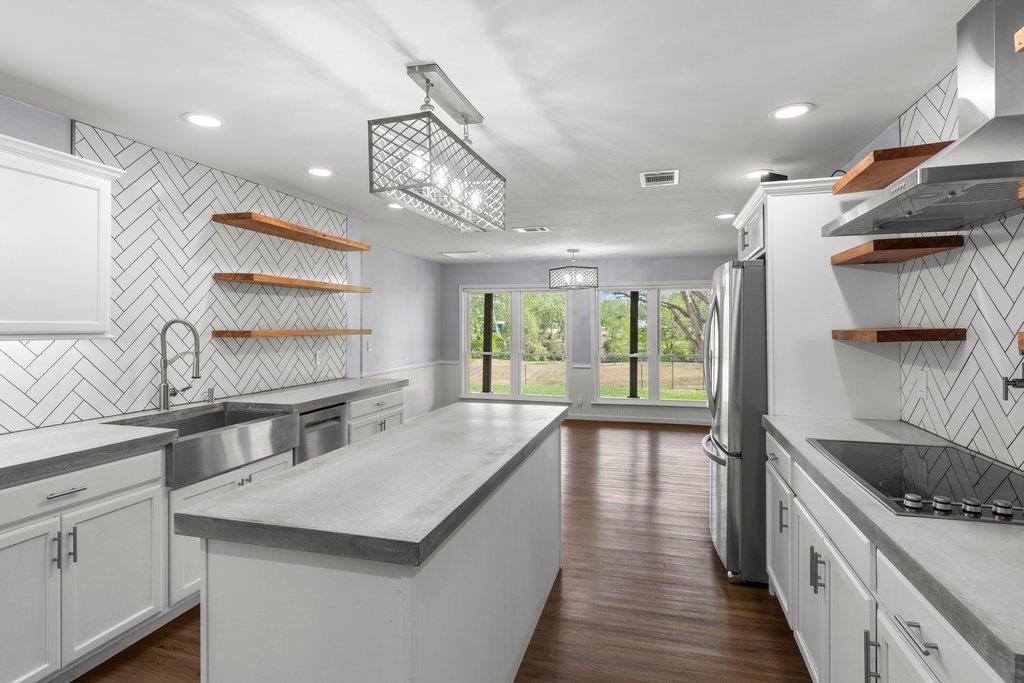 154 Shoreline Dr, Bastrop, TX 78602