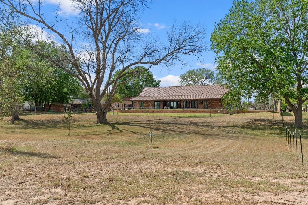 154 Shoreline Dr, Bastrop, TX 78602