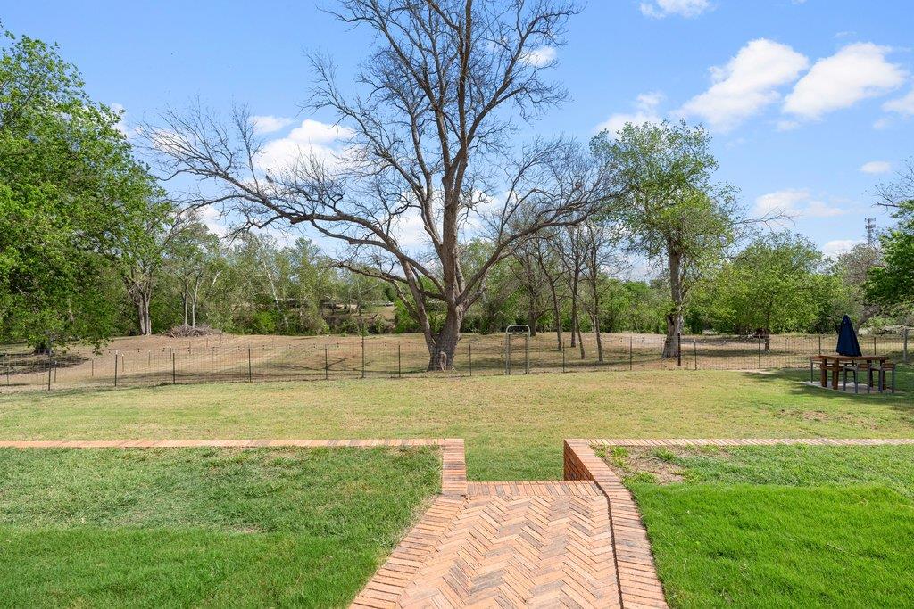 154 Shoreline Dr, Bastrop, TX 78602