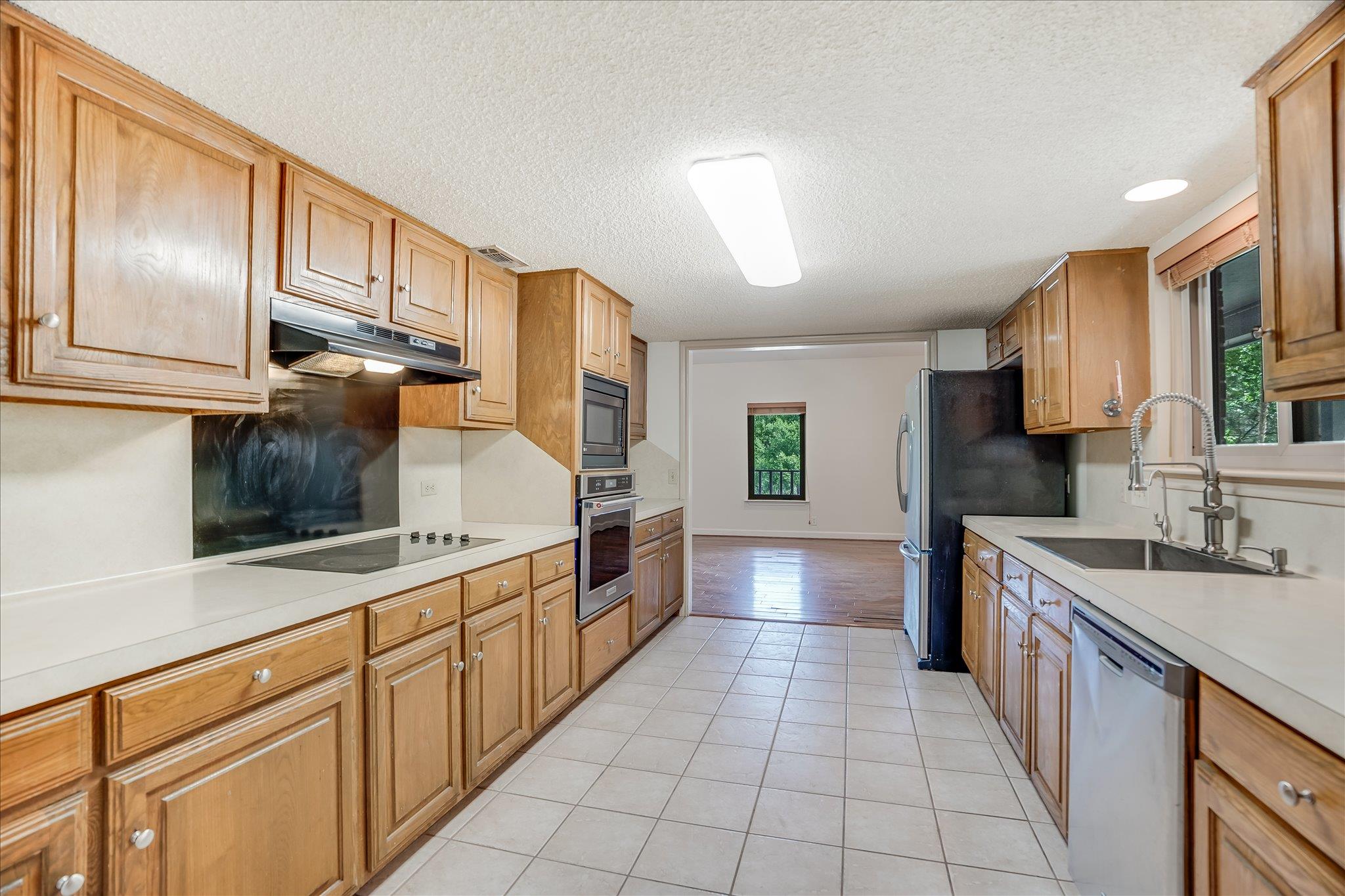 105 Fallbrook Ct, Lakeway, TX 78734