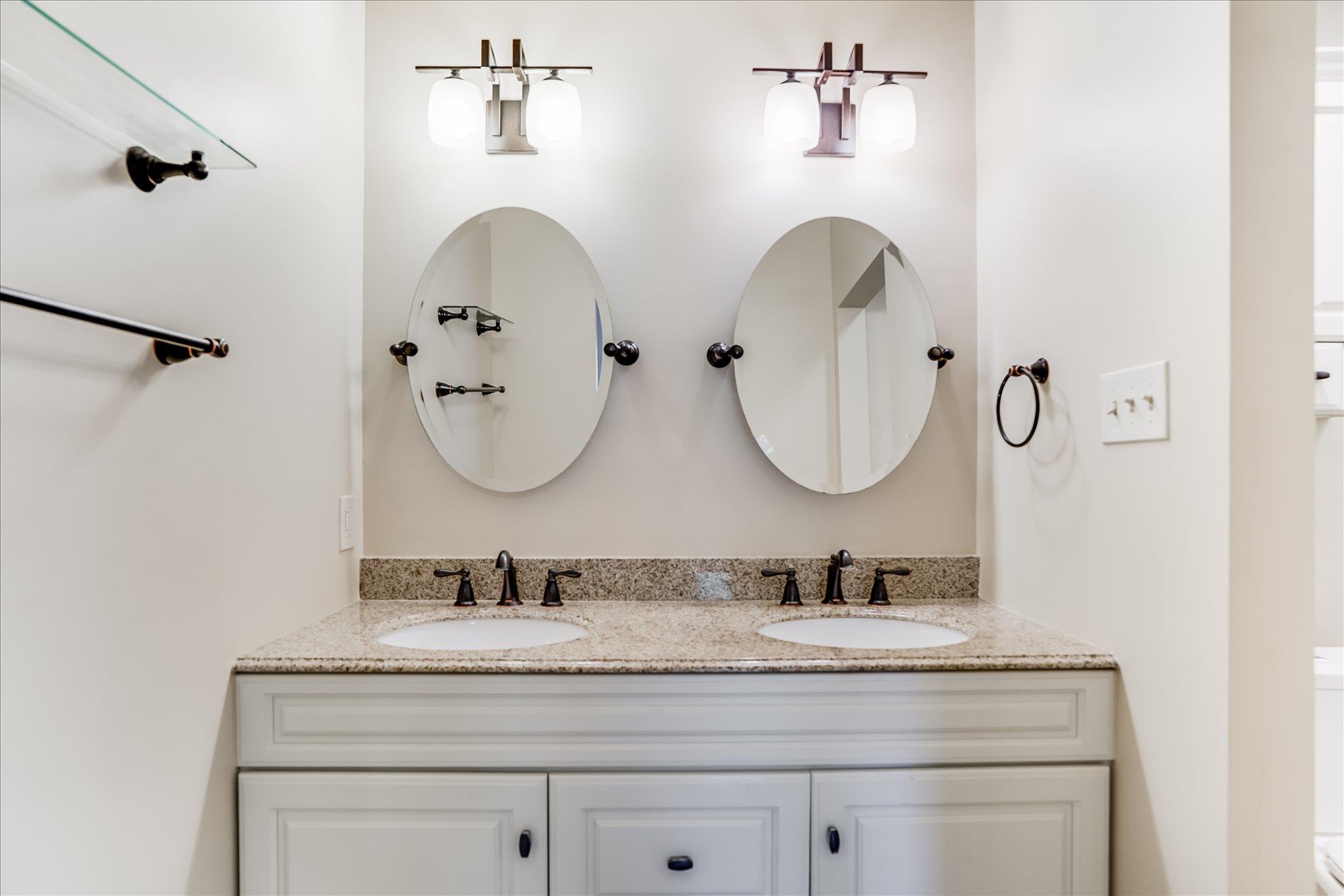 105 Fallbrook Ct, Lakeway, TX 78734