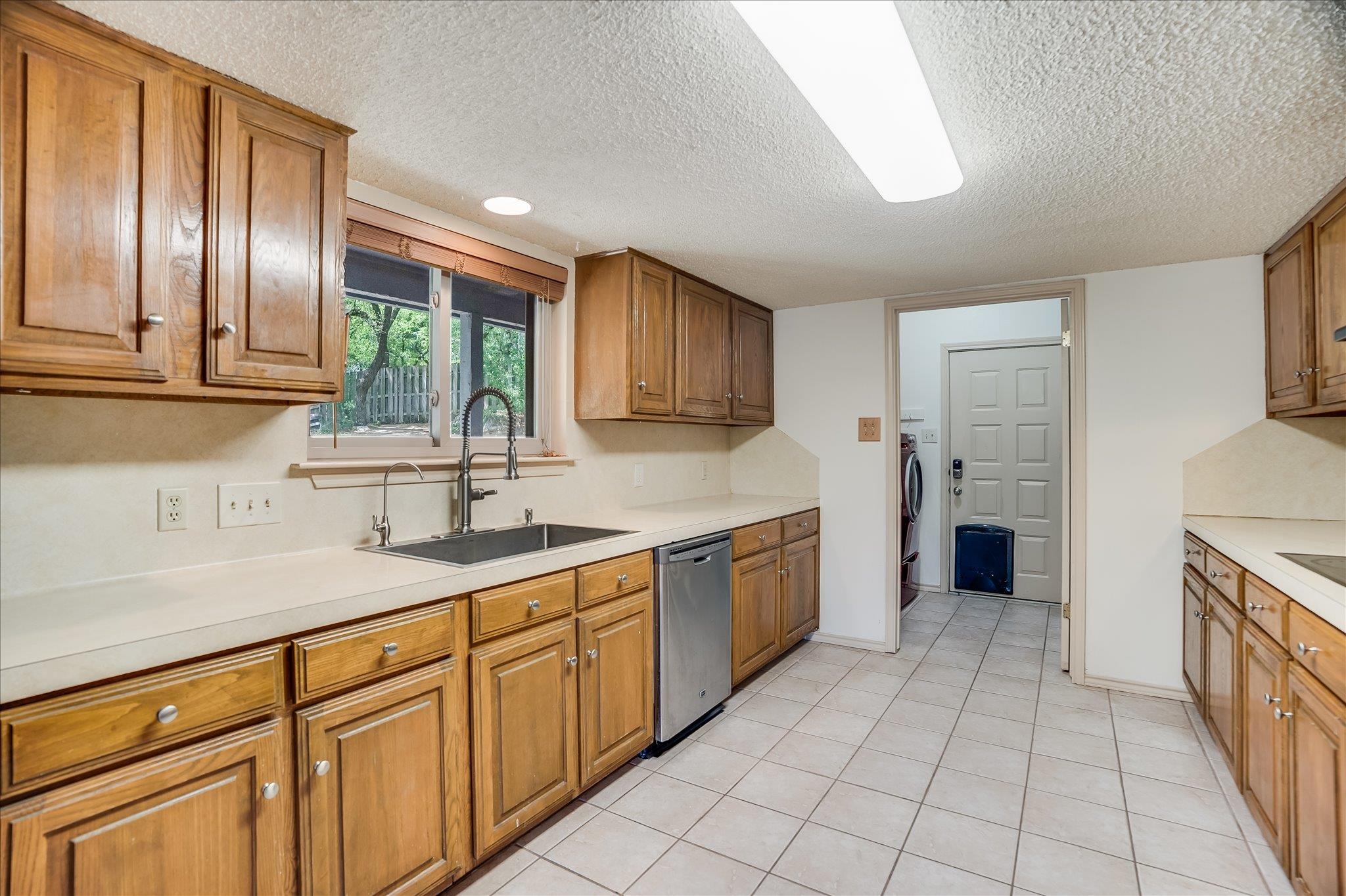 105 Fallbrook Ct, Lakeway, TX 78734