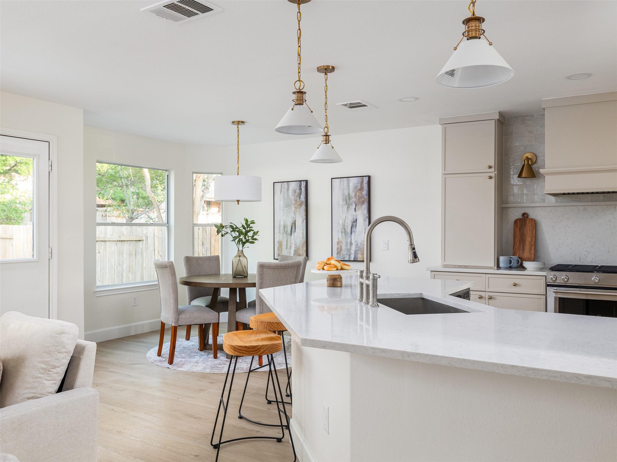 525 Golden Creek Dr, Round Rock, TX 78665