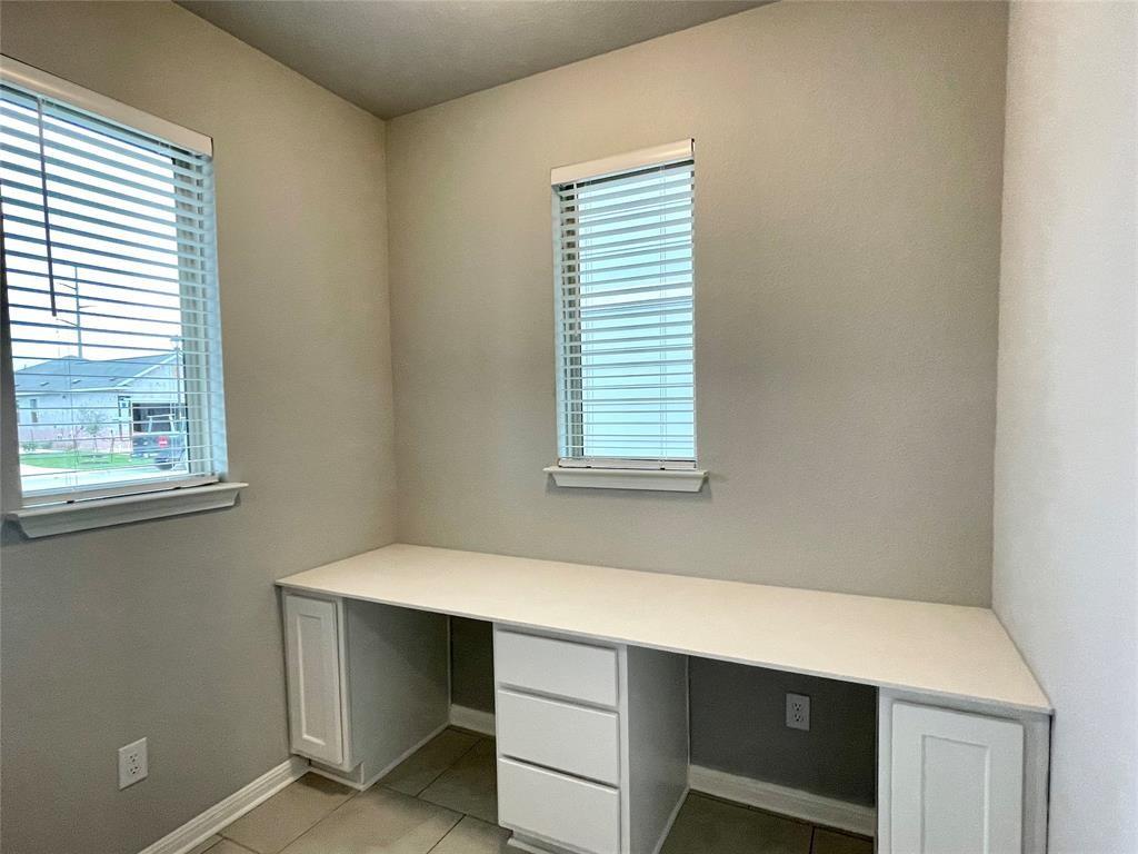 125 Kellys Heroes Way, Jarrell, TX 76537