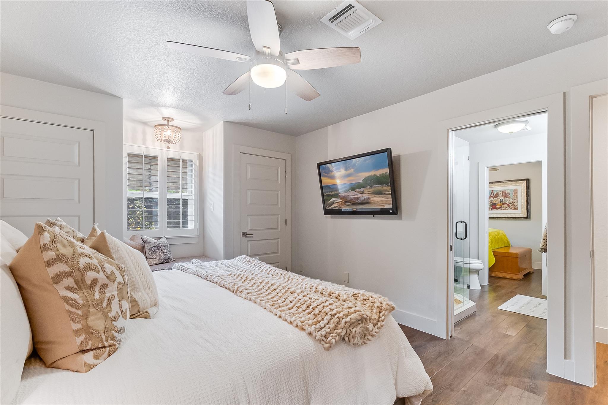 104 Raindrop Ln, Kingsland, TX 78639