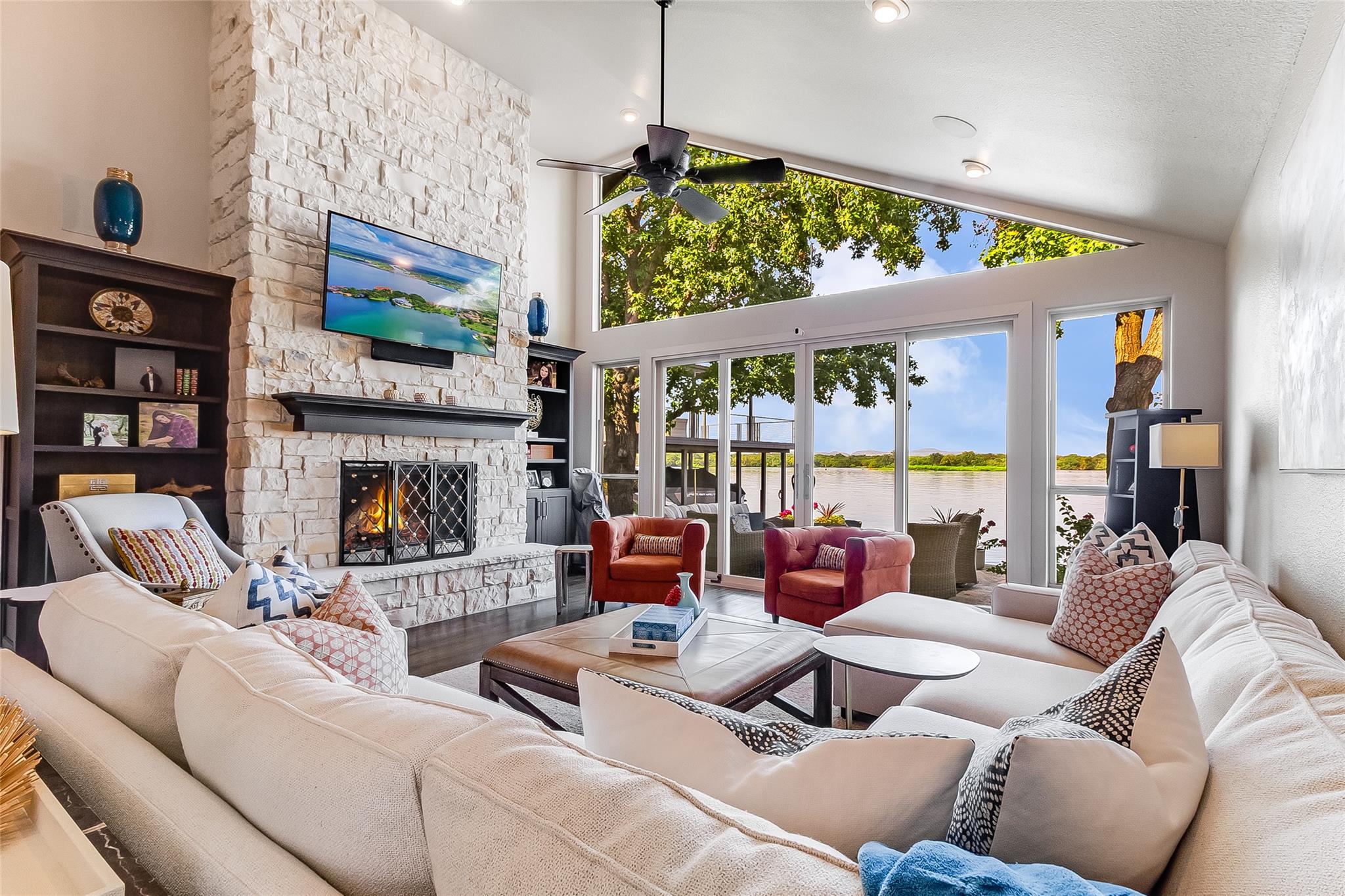 104 Raindrop Ln, Kingsland, TX 78639