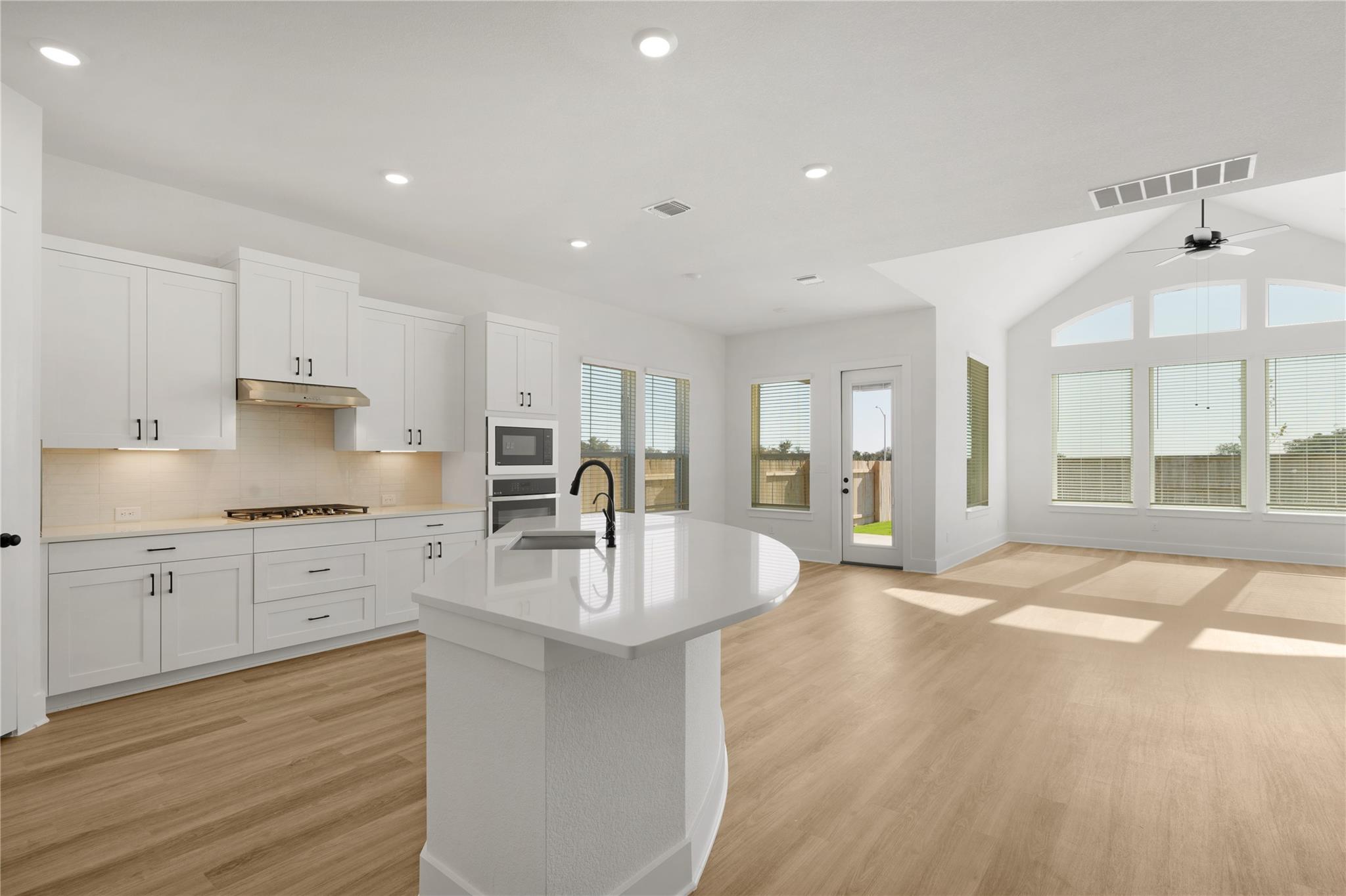 1144 Stonehill Dr, Georgetown, TX 78633