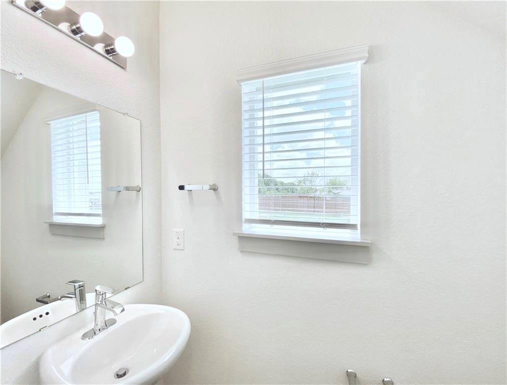 1056 Winnsboro Loop, Round Rock, TX 78664