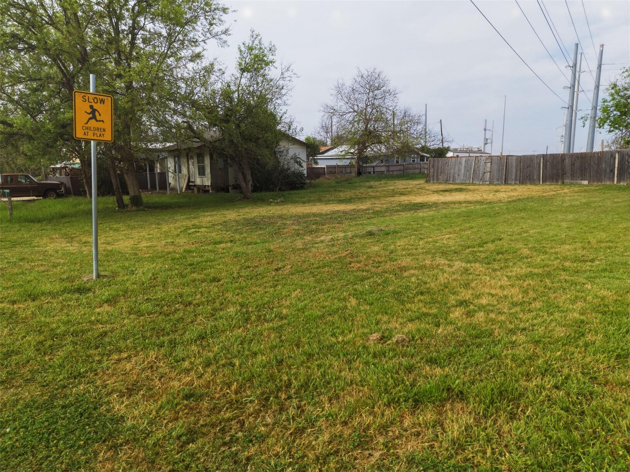 104 Royal St, Taylor, TX 76574