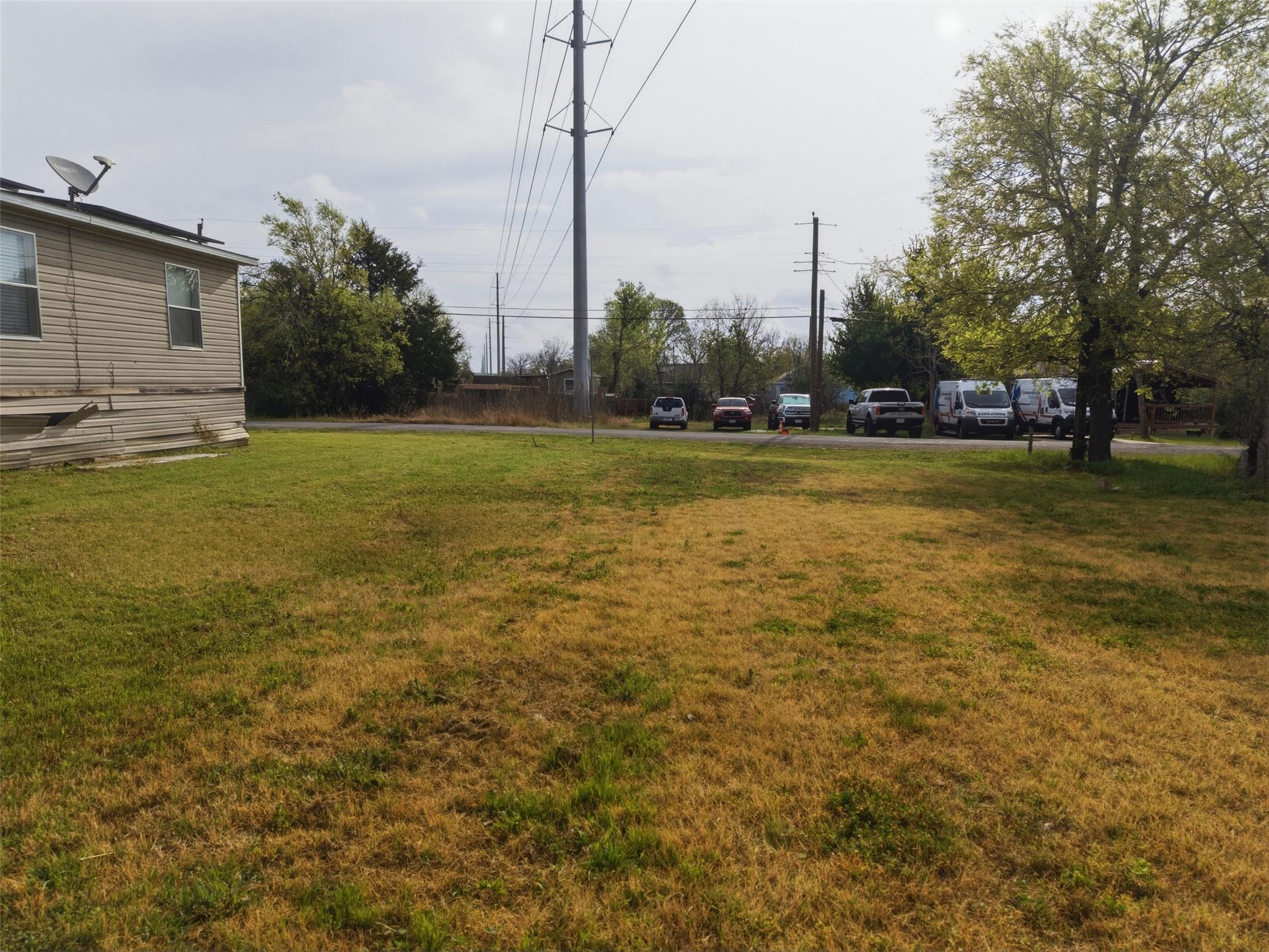 104 Royal St, Taylor, TX 76574