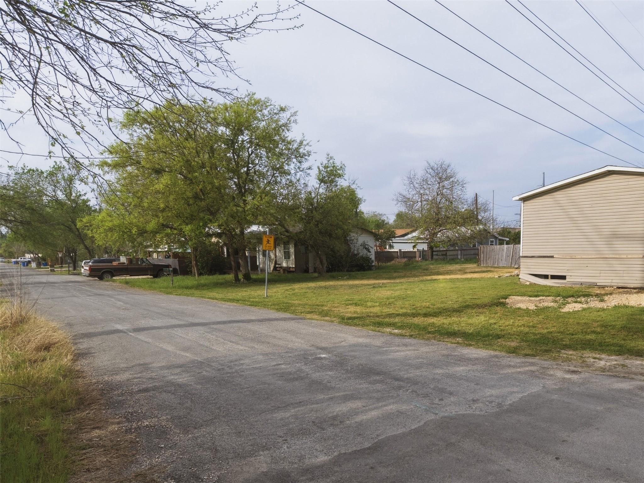 104 Royal St, Taylor, TX 76574