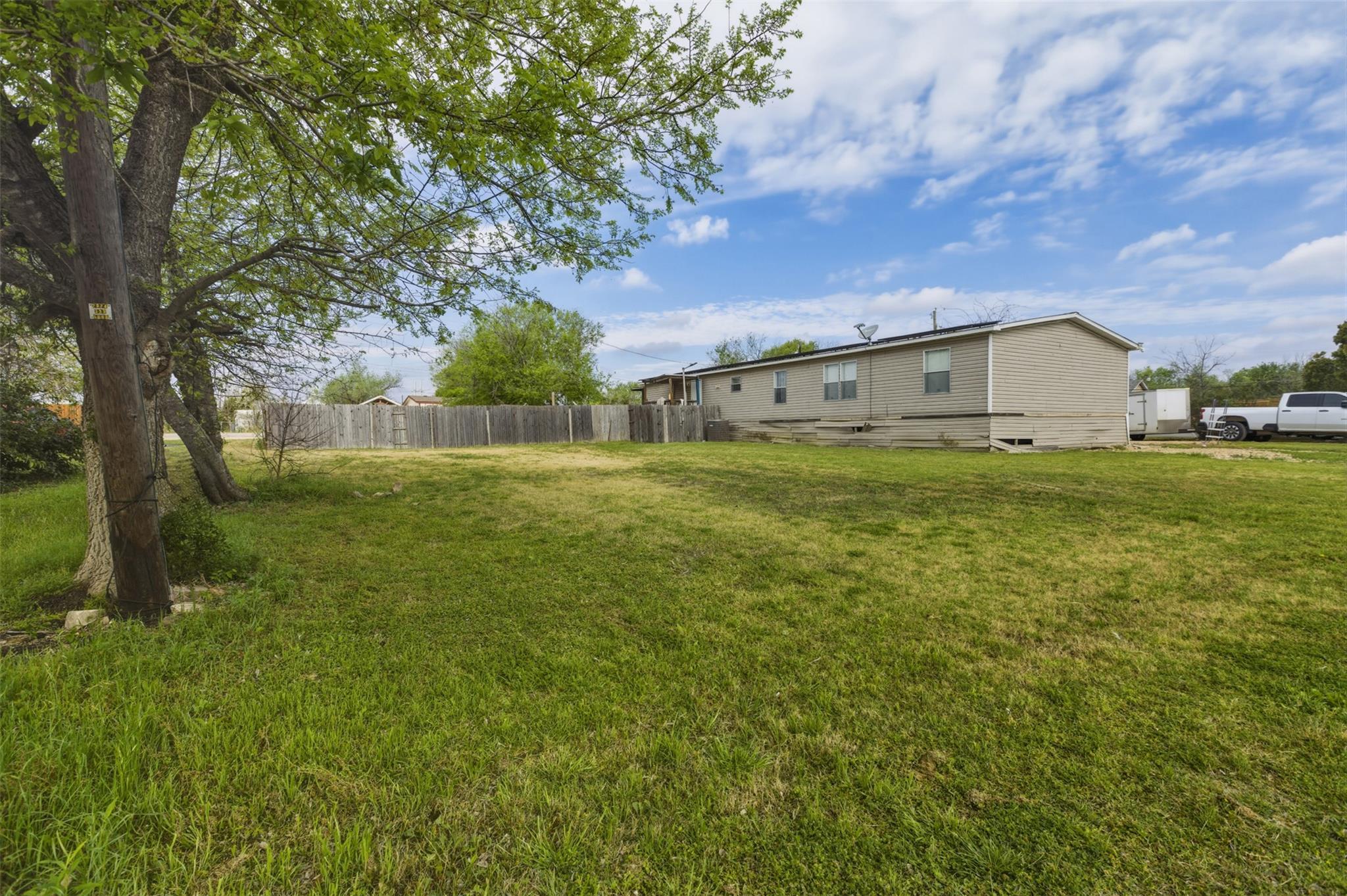 104 Royal St, Taylor, TX 76574