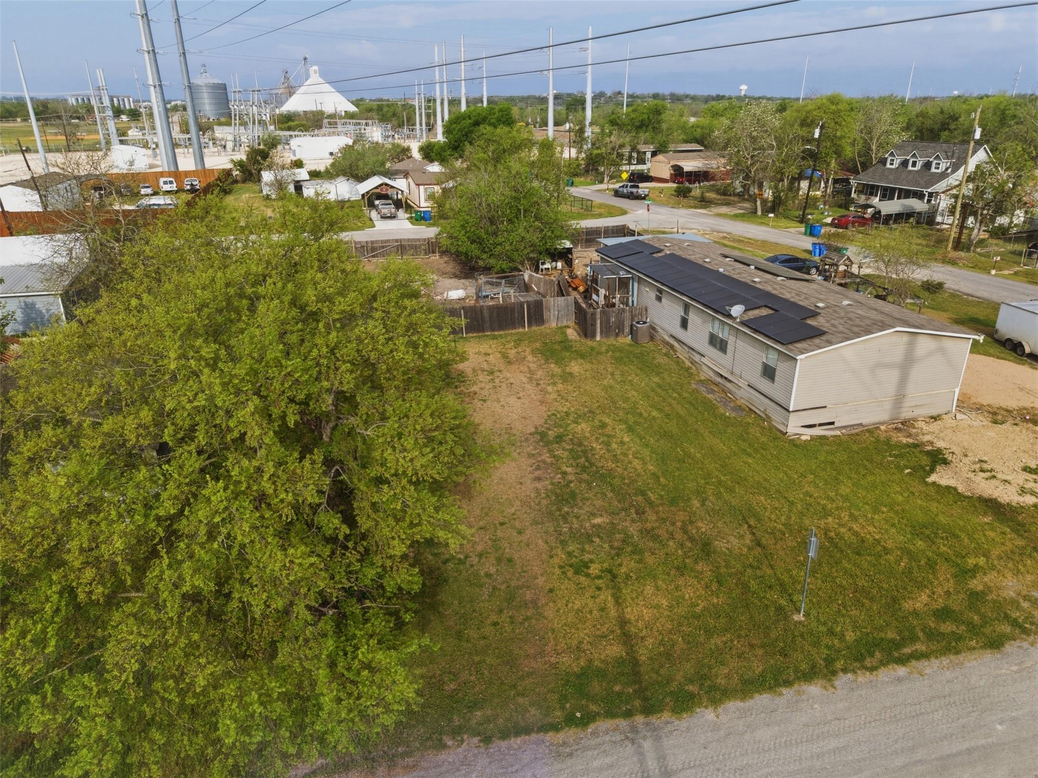 104 Royal St, Taylor, TX 76574