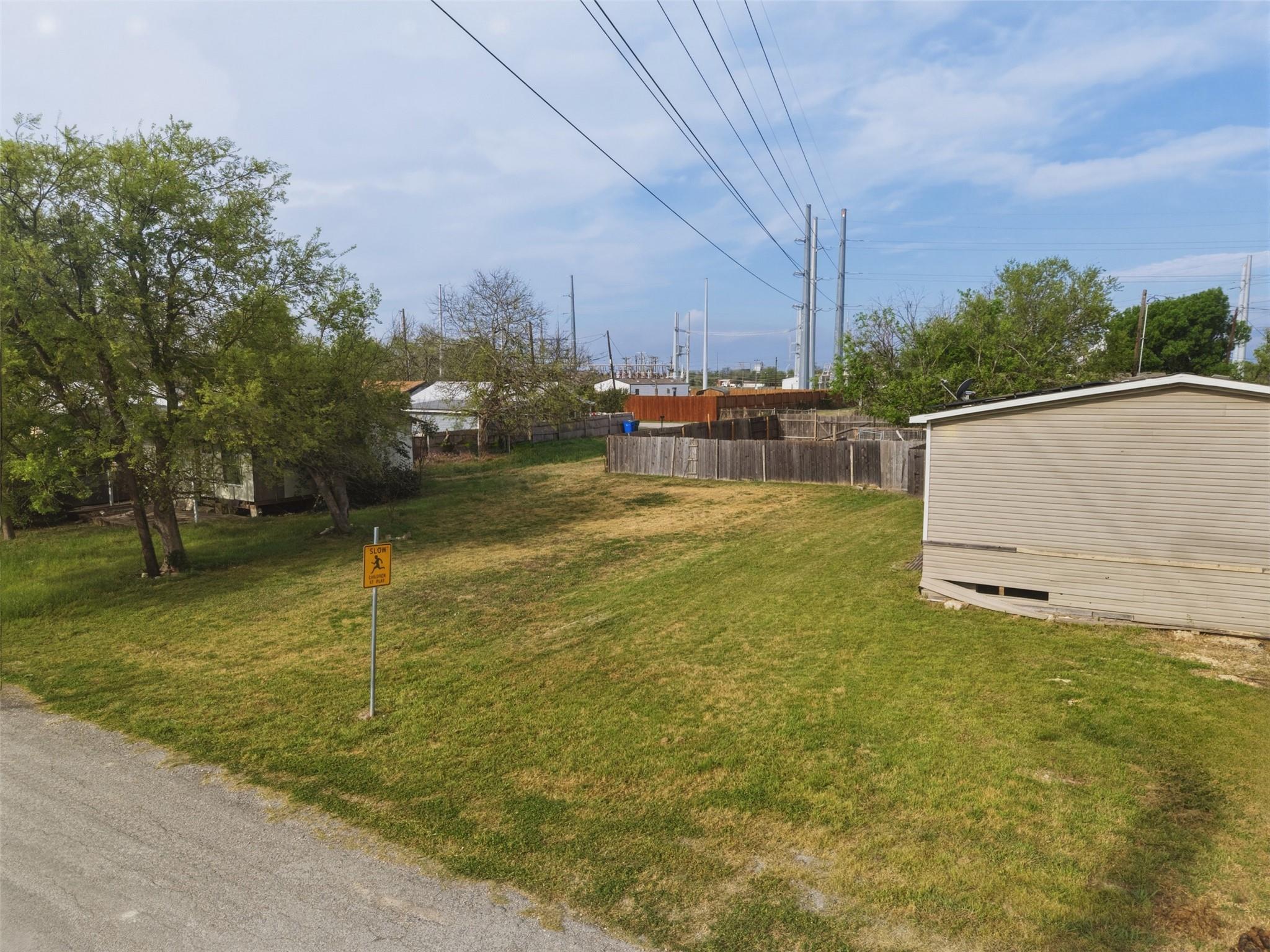 104 Royal St, Taylor, TX 76574